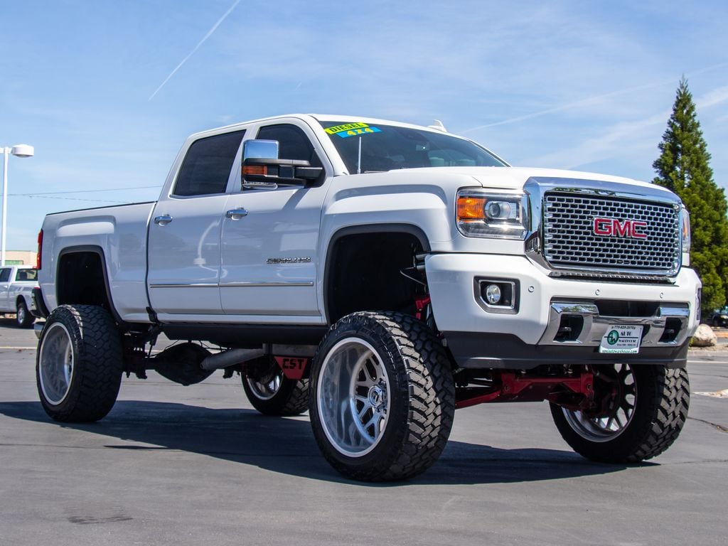 2016 GMC Sierra 4WD Crew Cab Standard Box Denali's photo