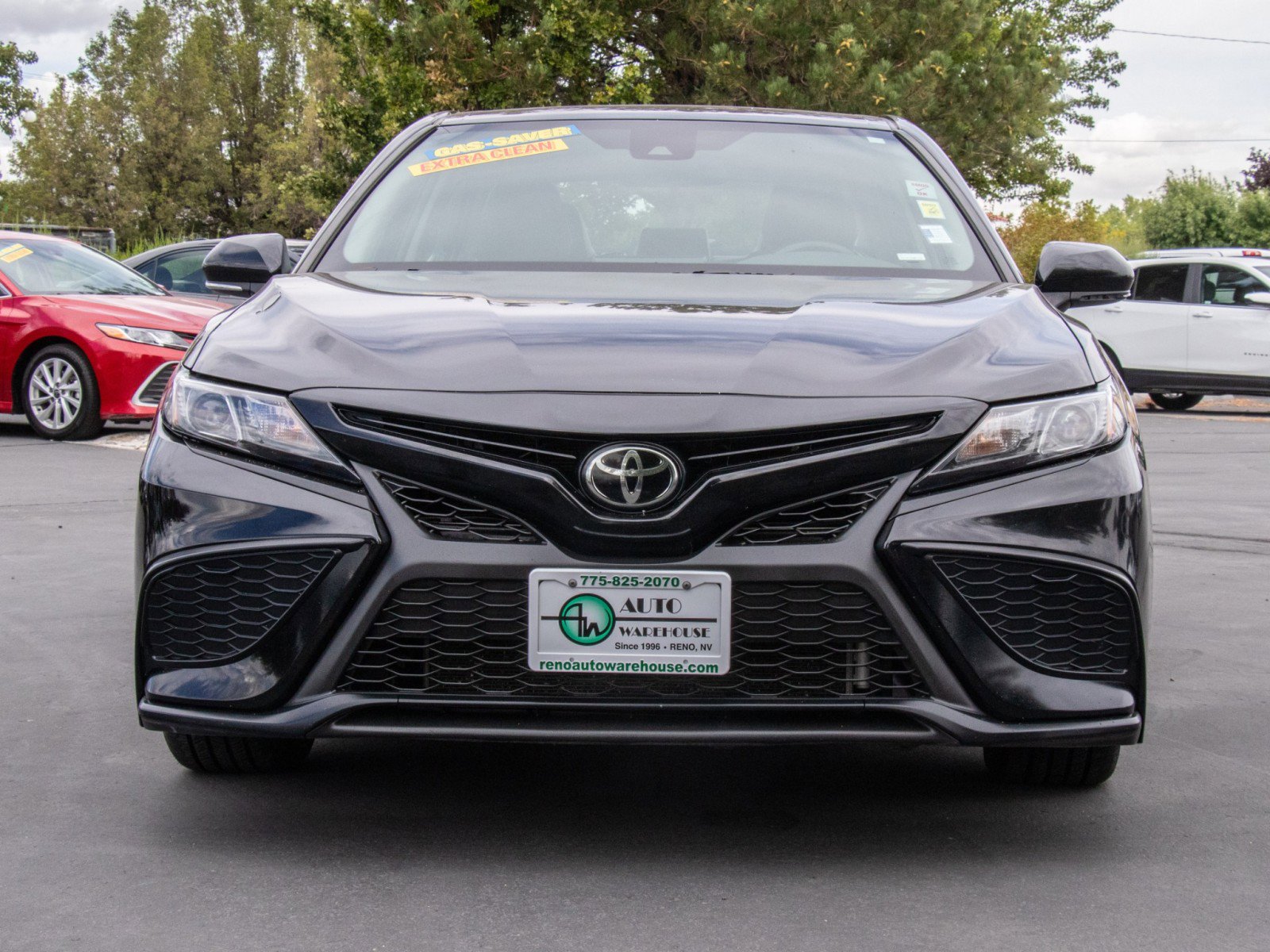 2022 Toyota Camry SE photo 2