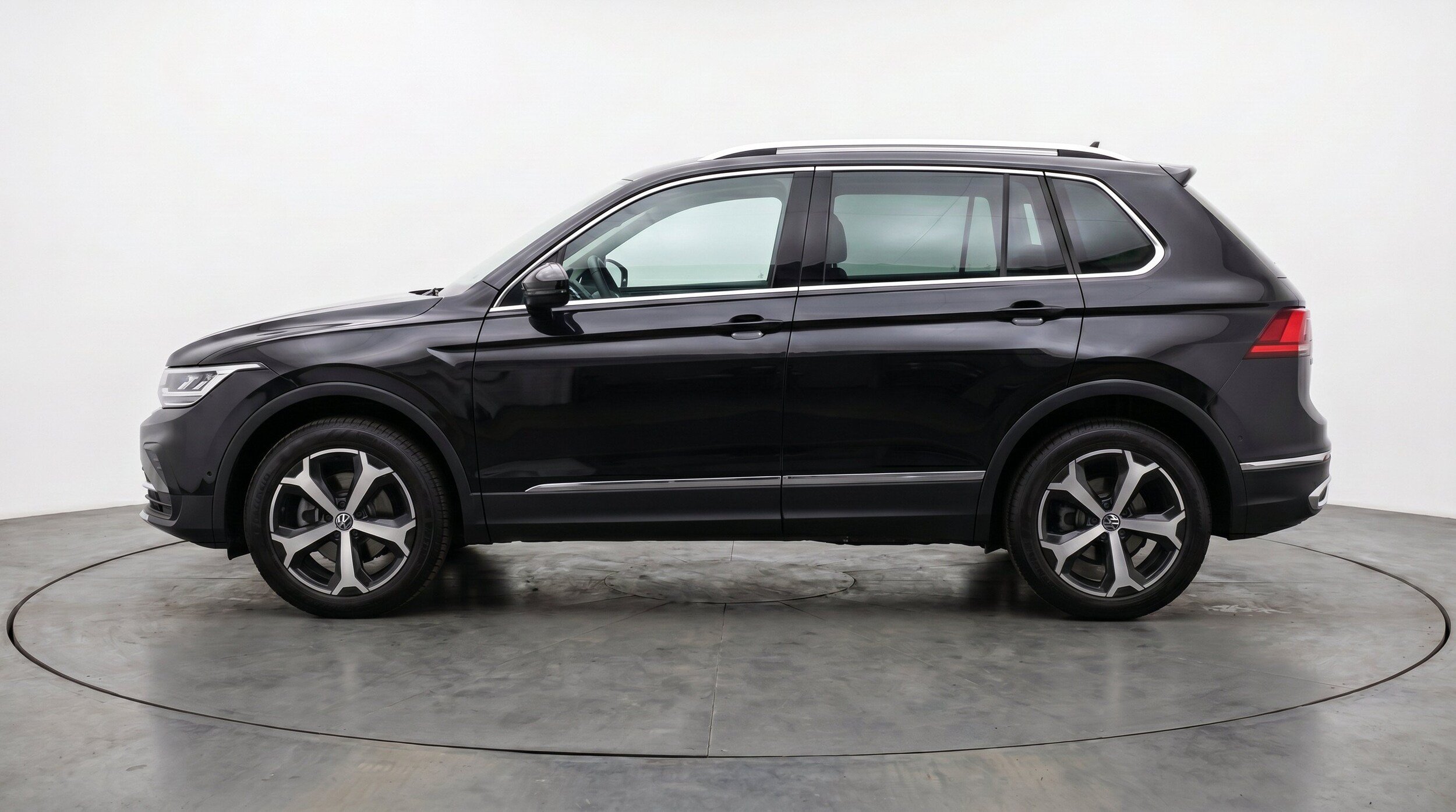 Thumbnail: 2026 Volkswagen Tiguan - 5