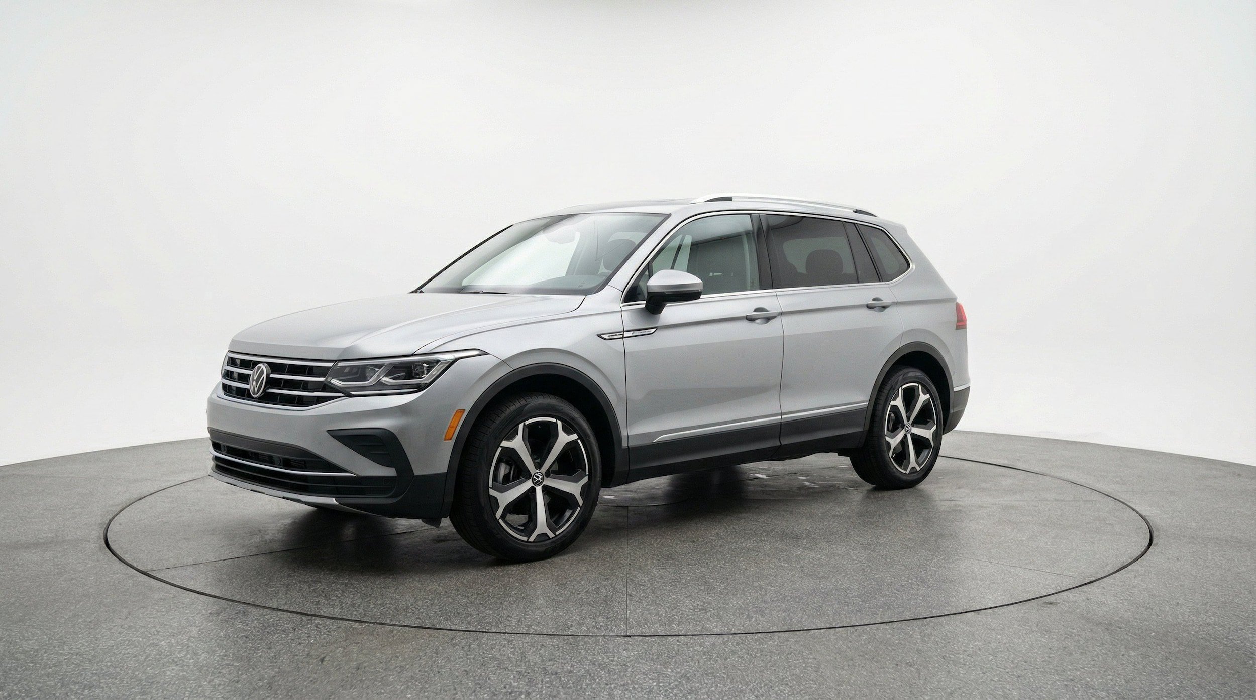 Thumbnail: 2026 Volkswagen Tiguan - 3