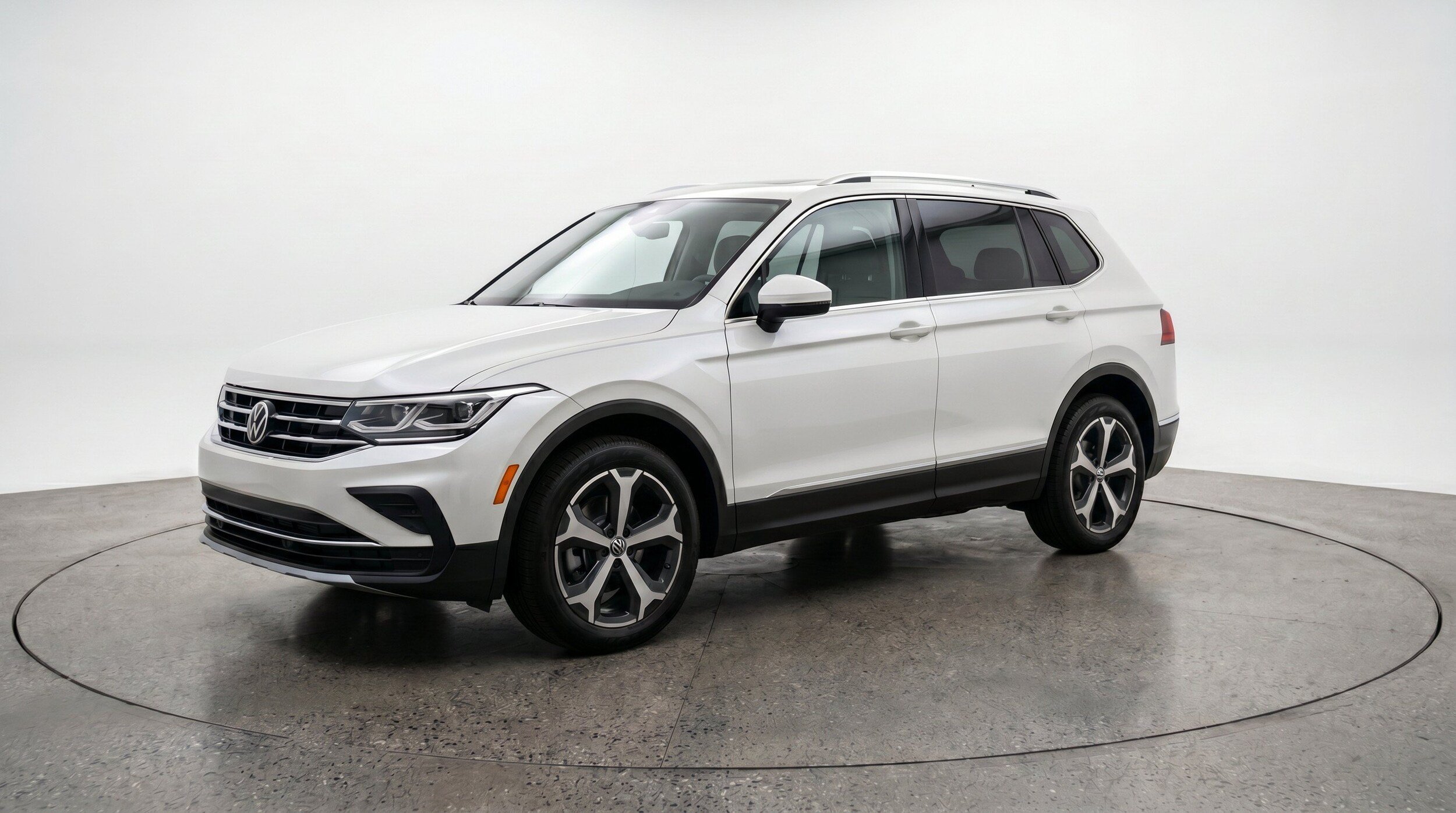 Thumbnail: 2026 Volkswagen Tiguan - 3