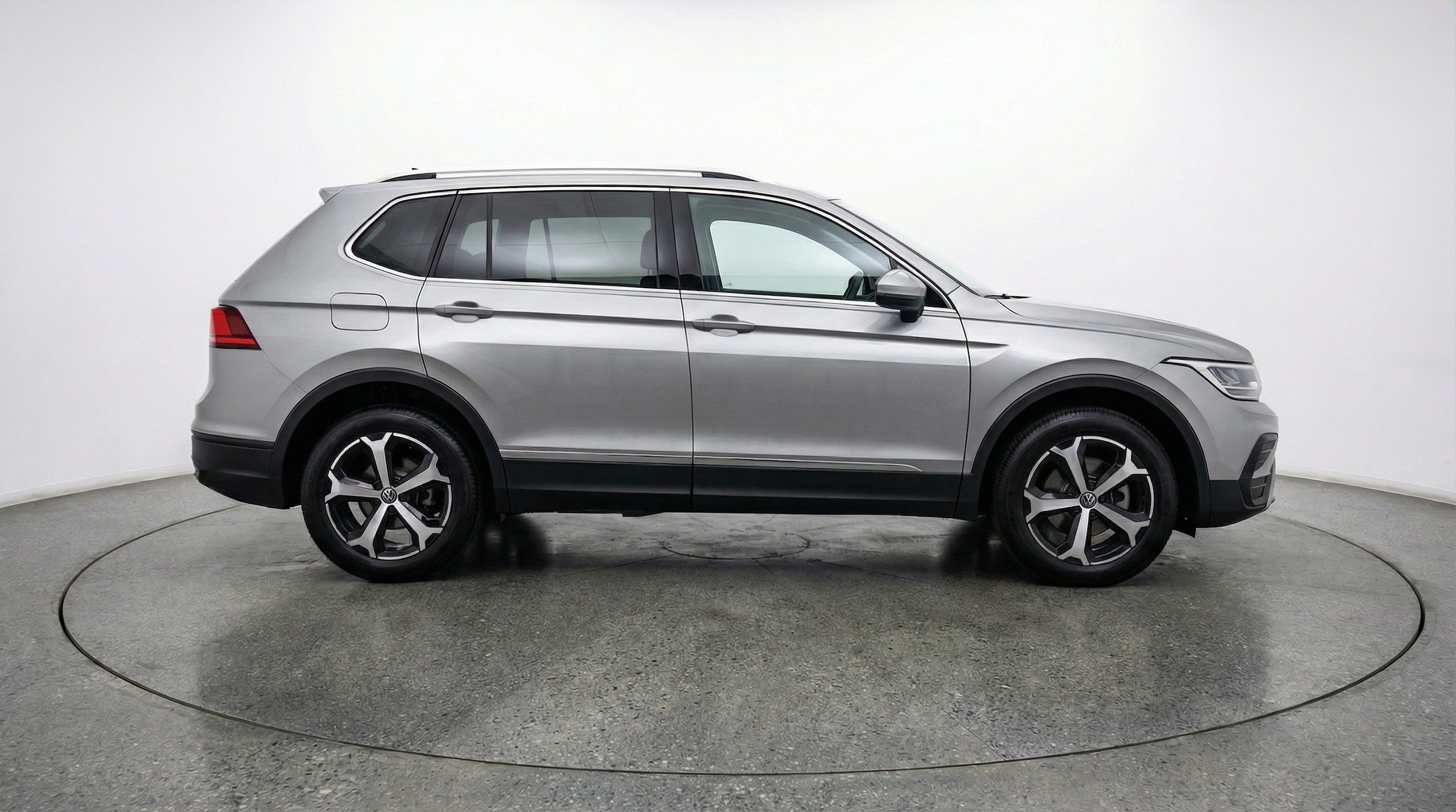 Thumbnail: 2026 Volkswagen Tiguan - 11