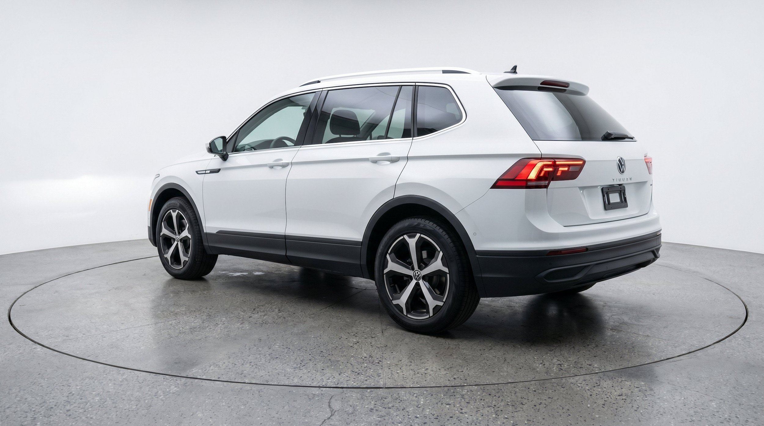 Thumbnail: 2026 Volkswagen Tiguan - 6