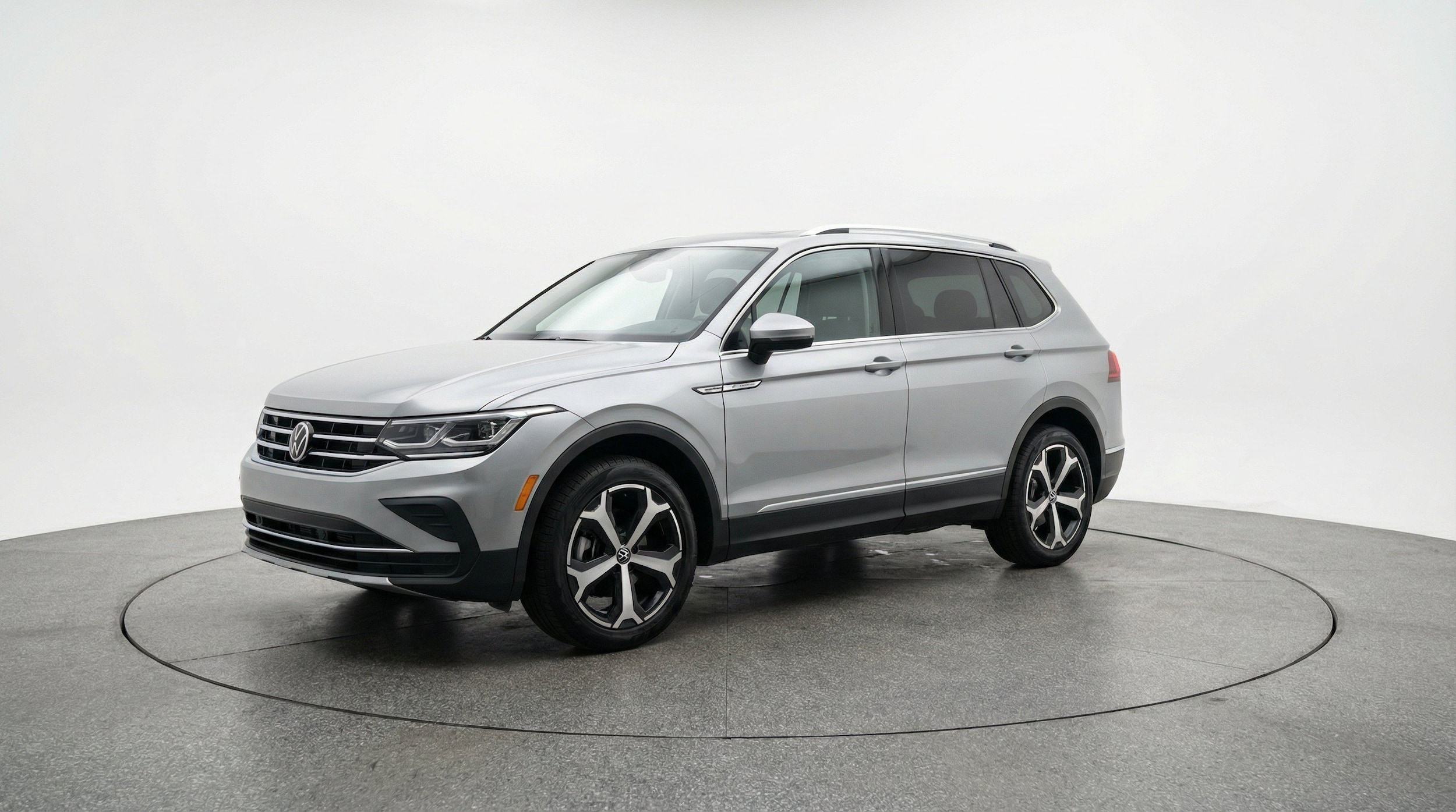 Thumbnail: 2026 Volkswagen Tiguan - 3
