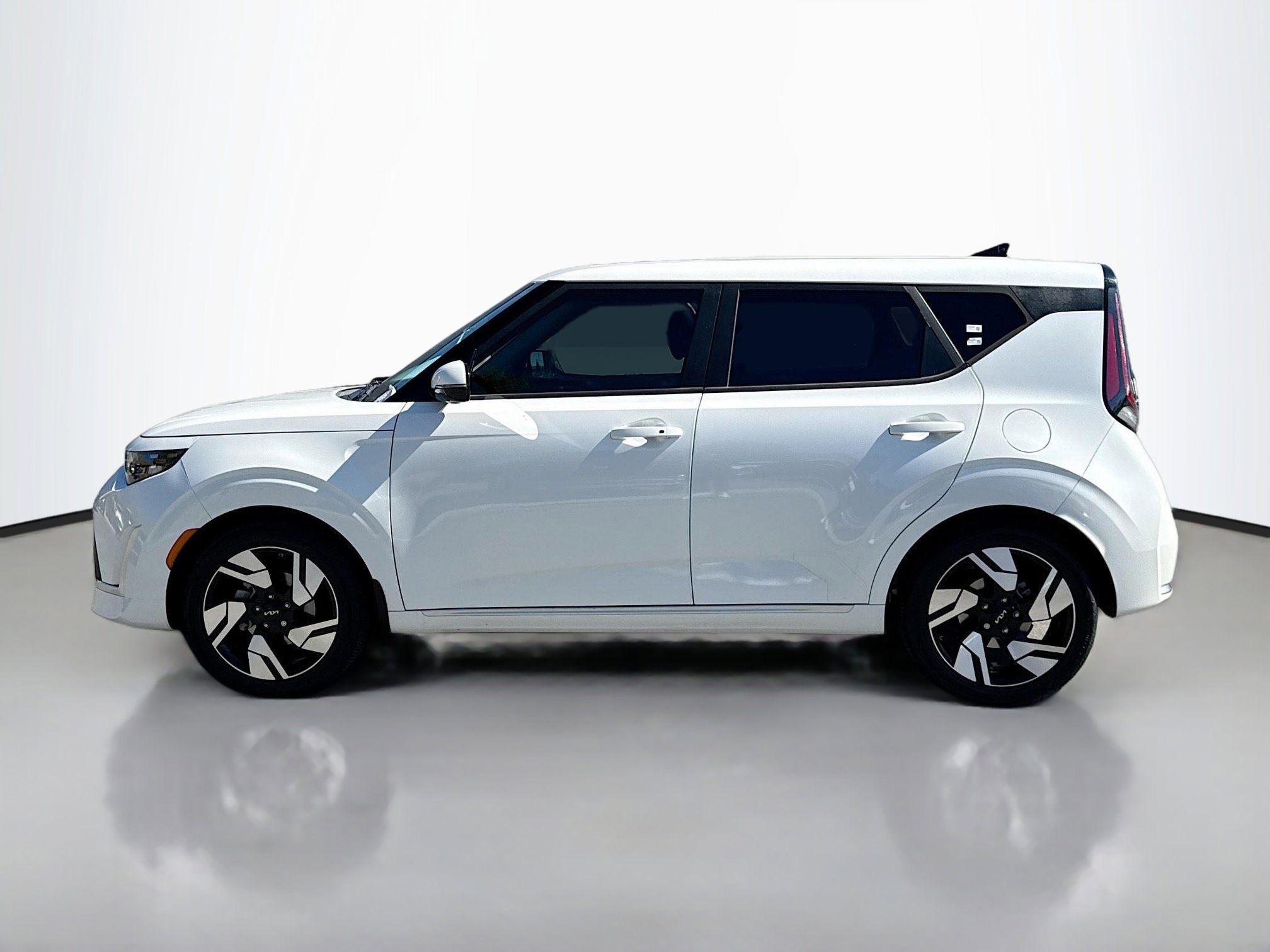2024 Kia Soul GT-Line photo 2
