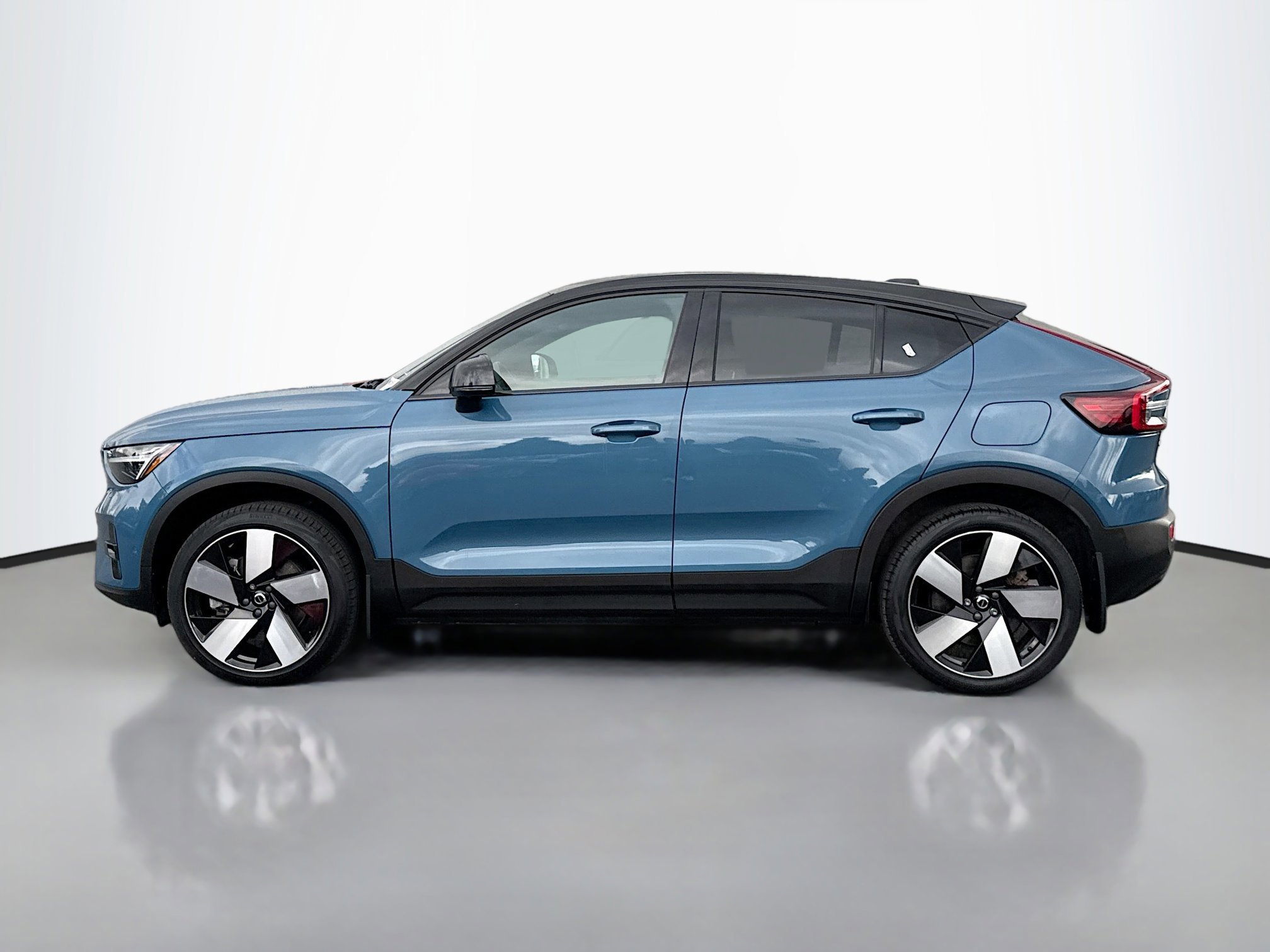 2022 Volvo C40 Recharge Ultimate photo 2