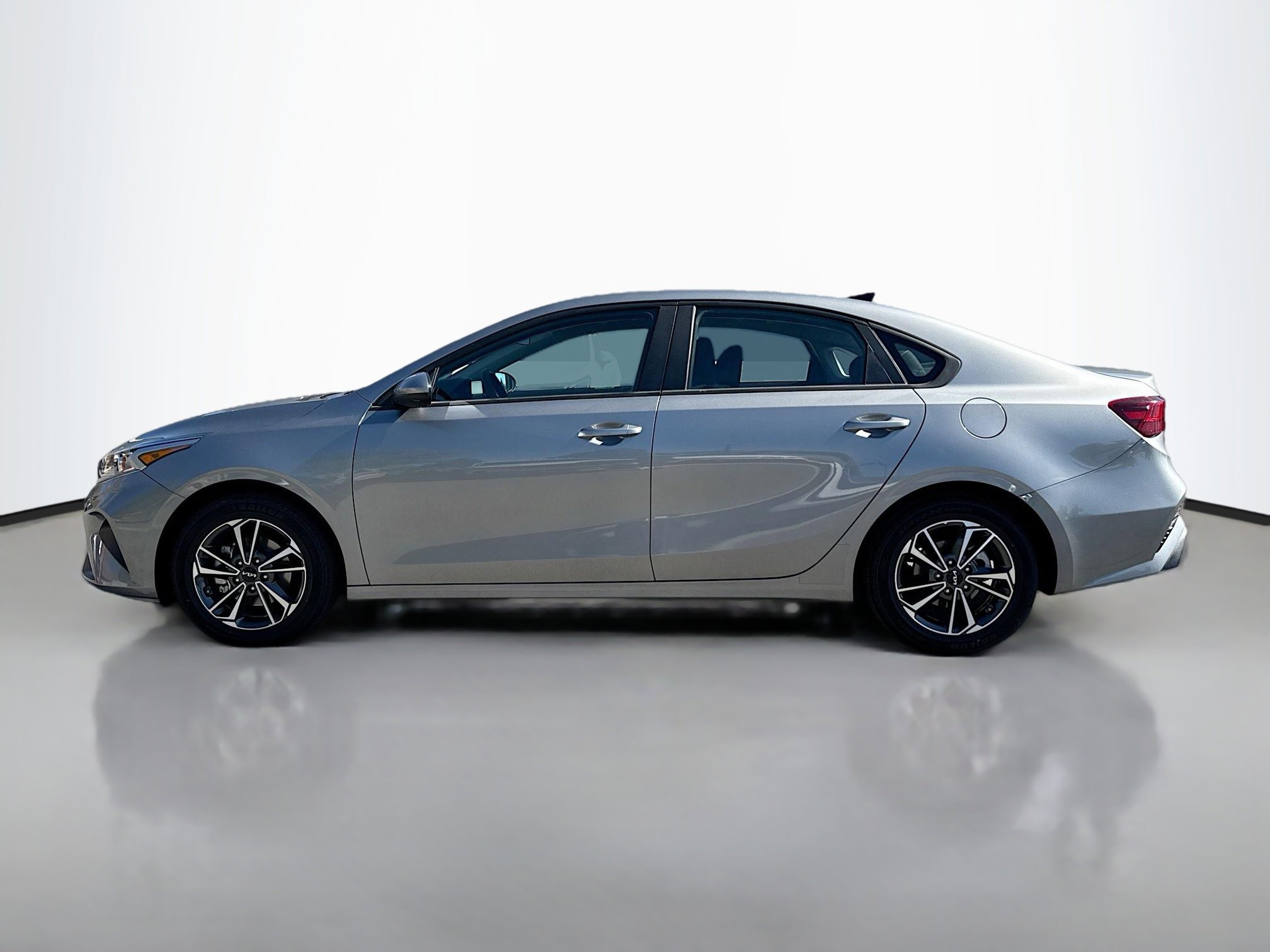 2023 Kia Forte LXS photo 3