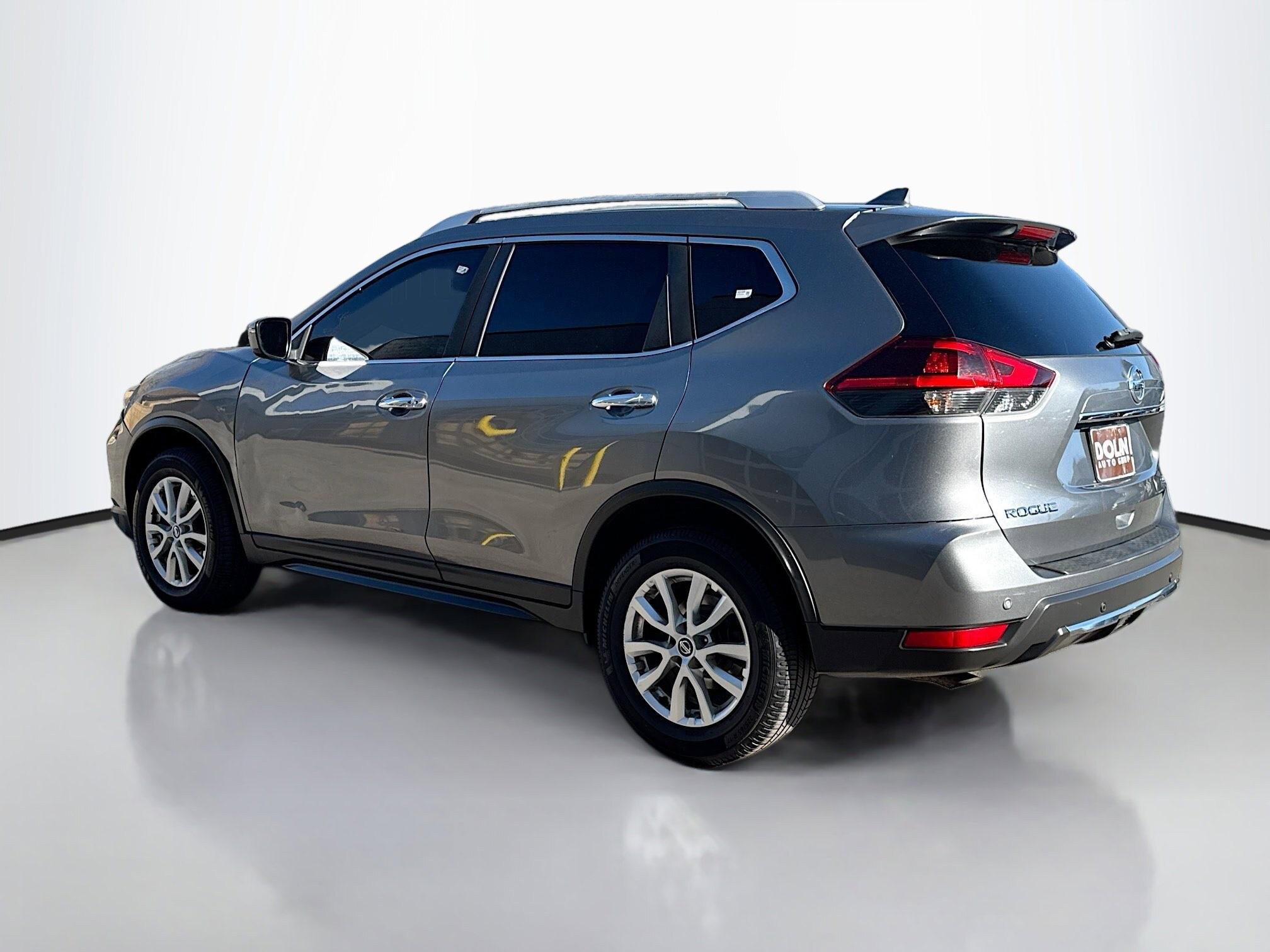 2019 Nissan Rogue SV photo 4