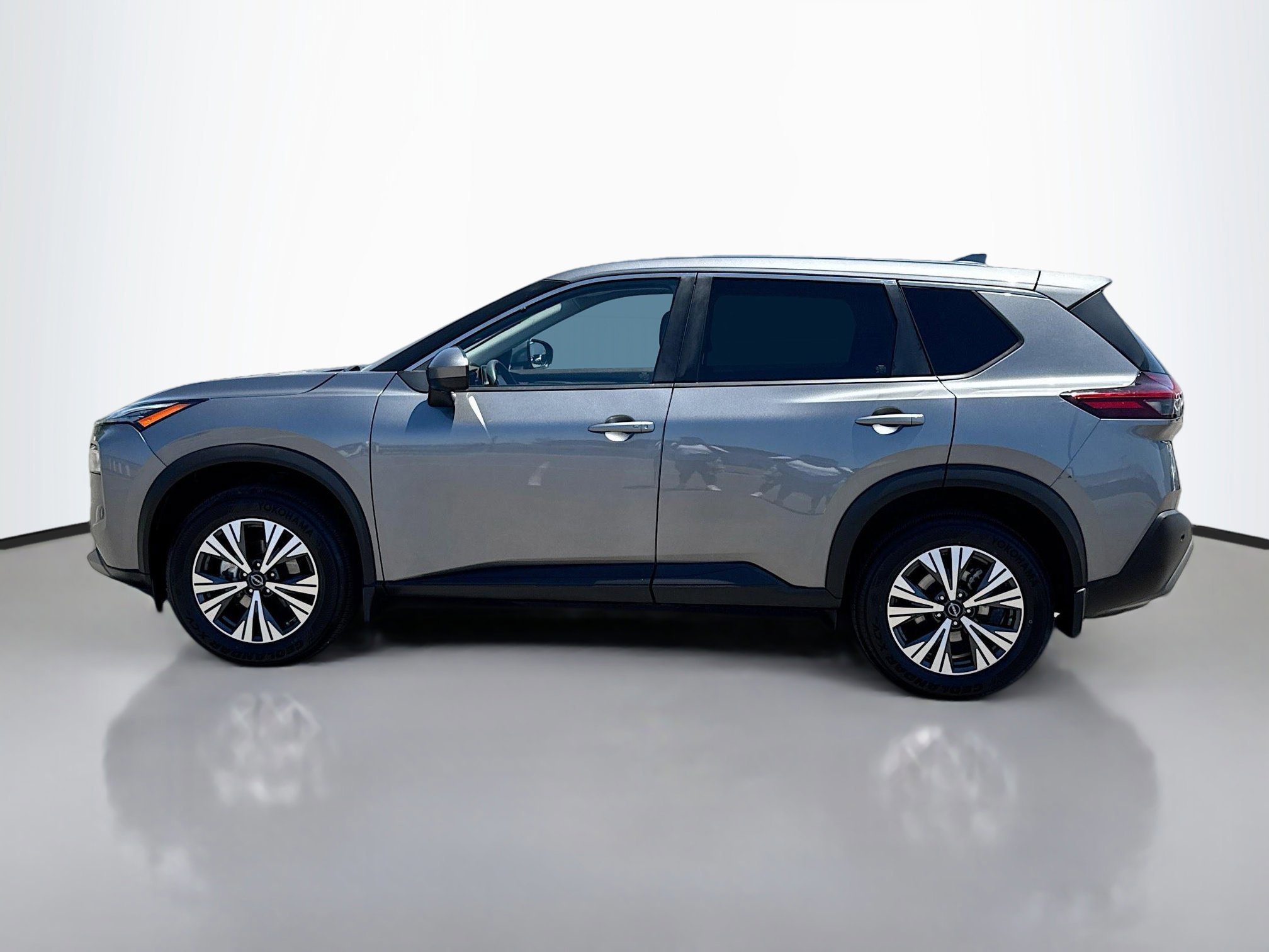 2023 Nissan Rogue SV photo 2