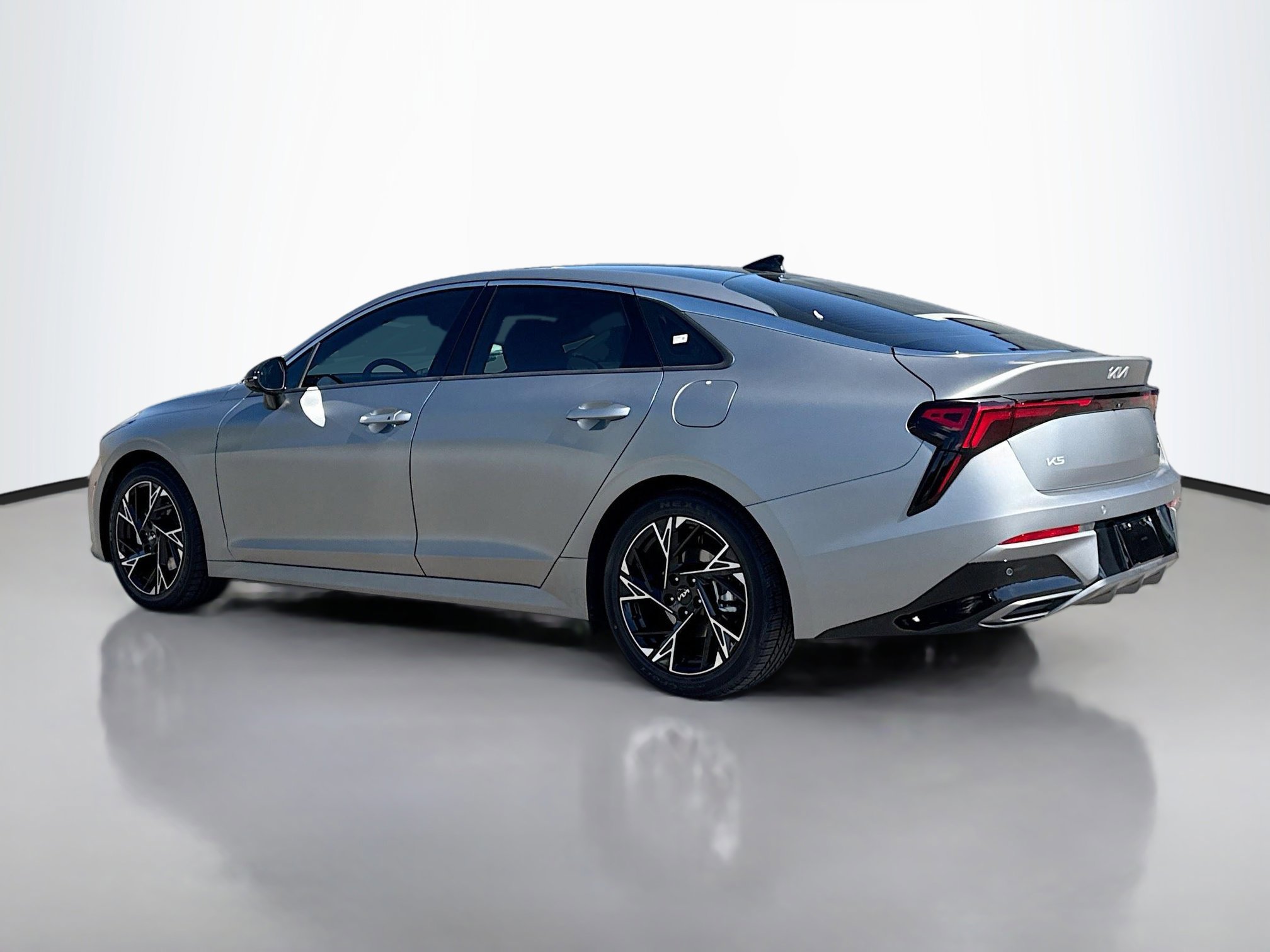 2025 Kia K5 GT-Line photo 3