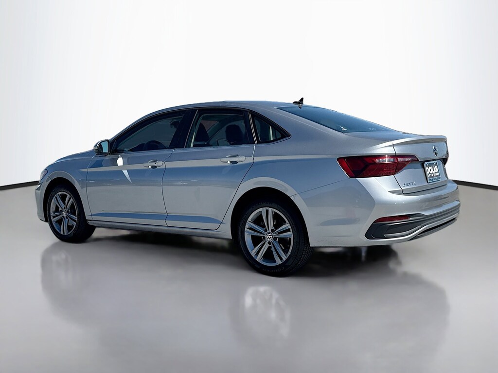 Used 2024 Volkswagen Jetta SE 4dr Car