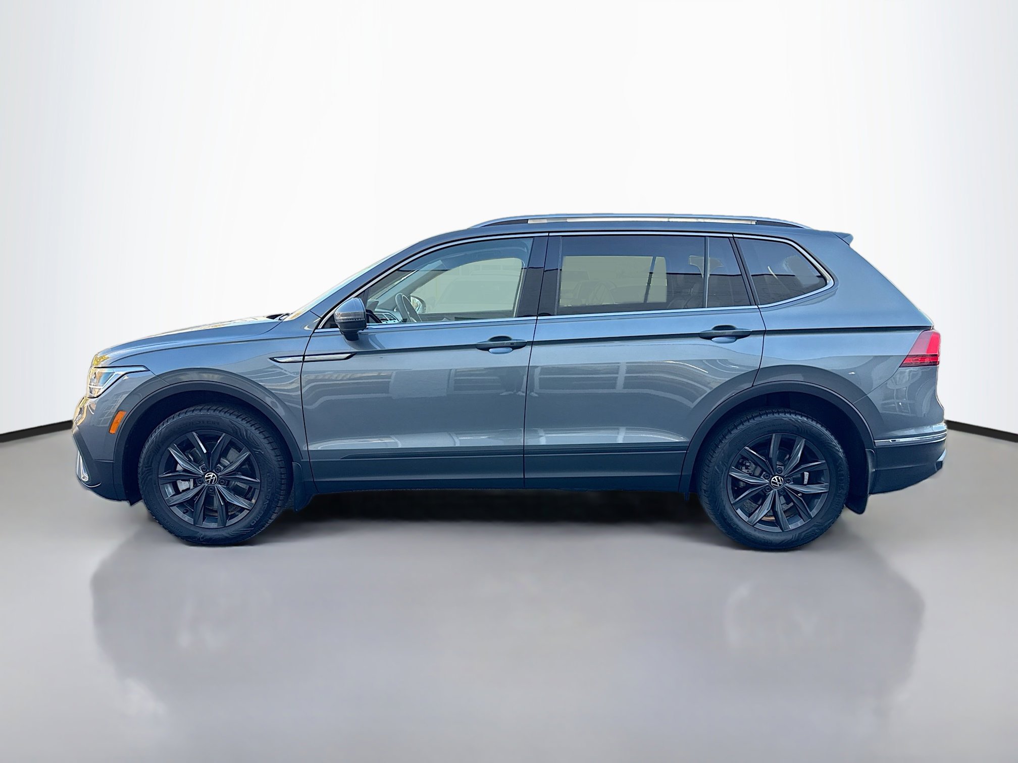 2024 Volkswagen Tiguan SE Sport photo 3