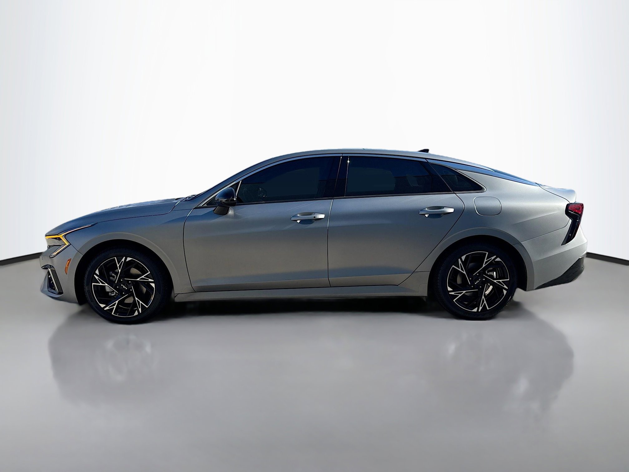 2025 Kia K5 GT-Line photo 3