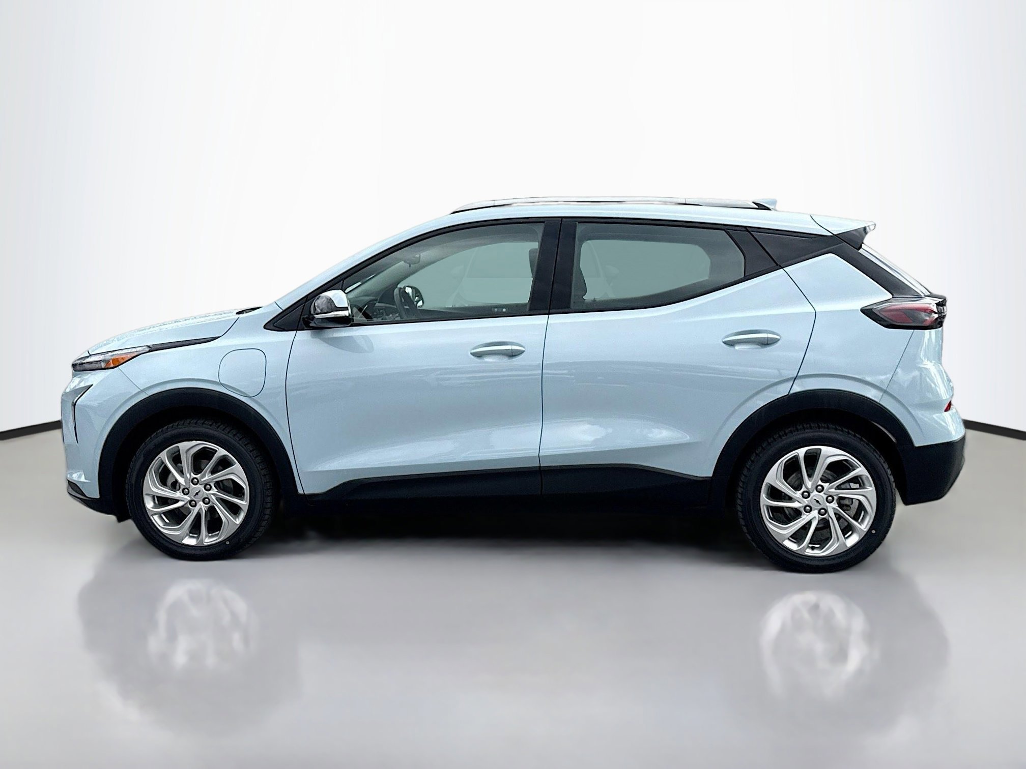 2023 Chevrolet Bolt EUV photo 2