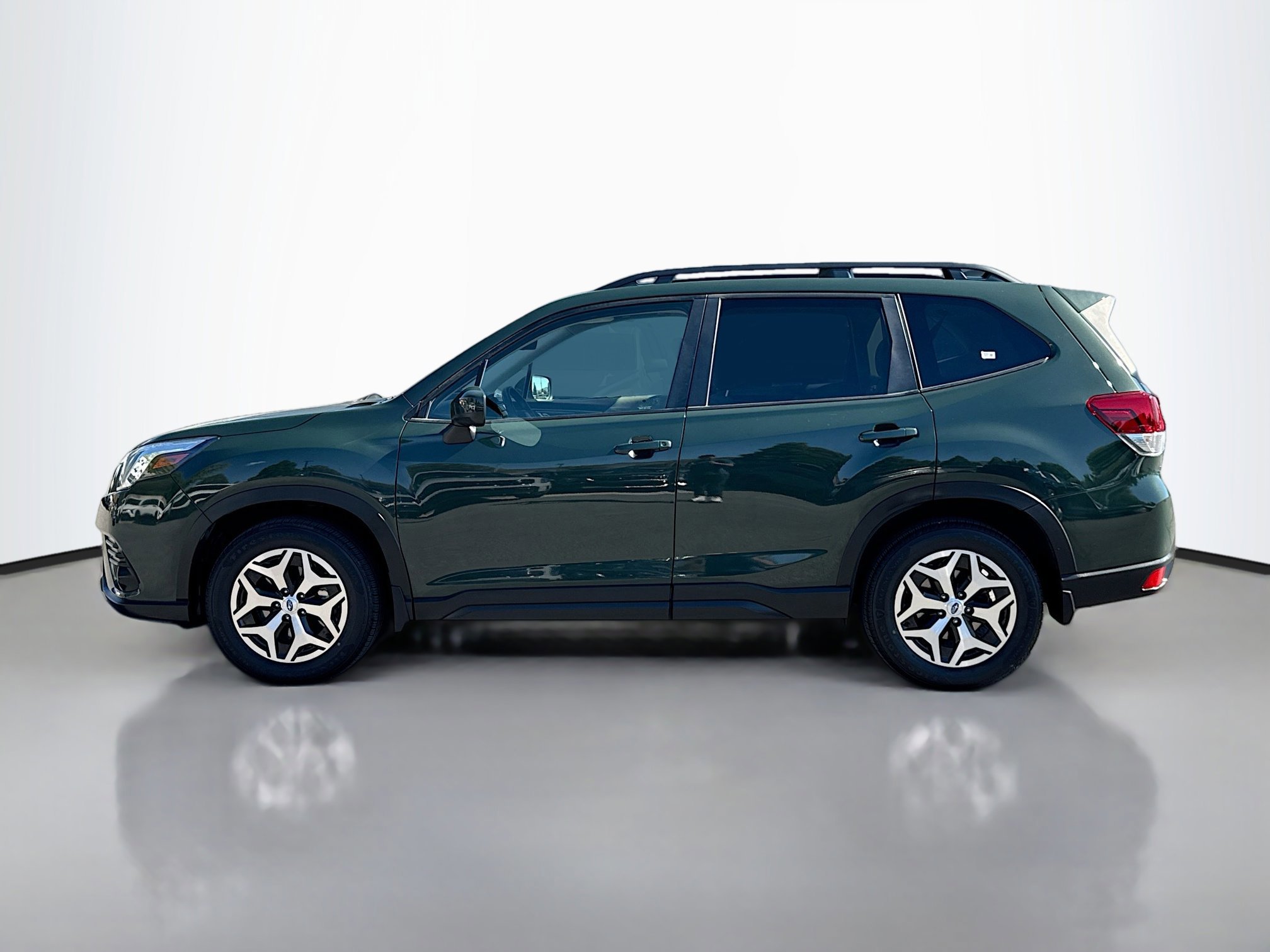 2022 Subaru Forester Premium photo 2