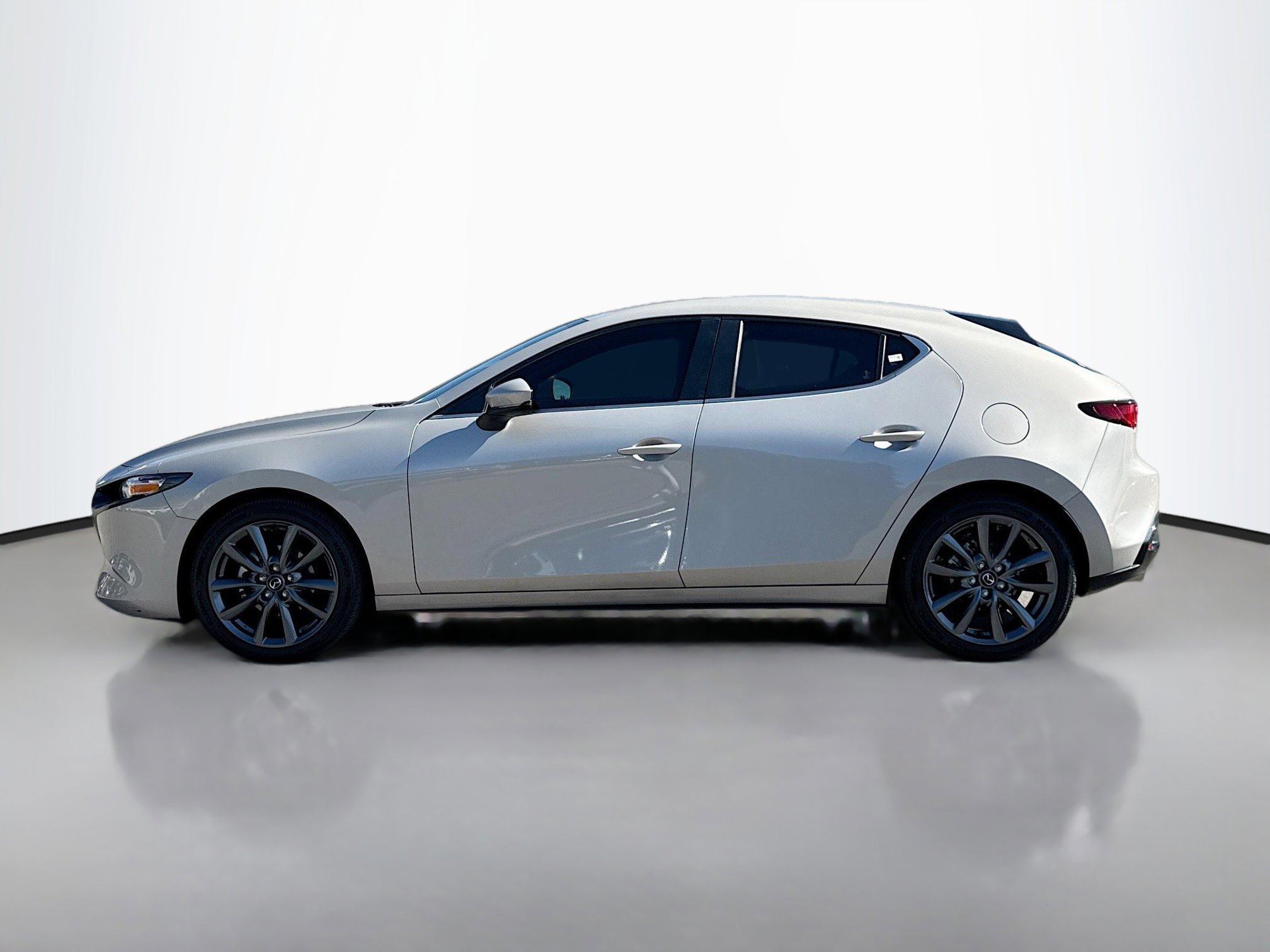 2023 Mazda Mazda3 2.5 Select Hatchback photo 2
