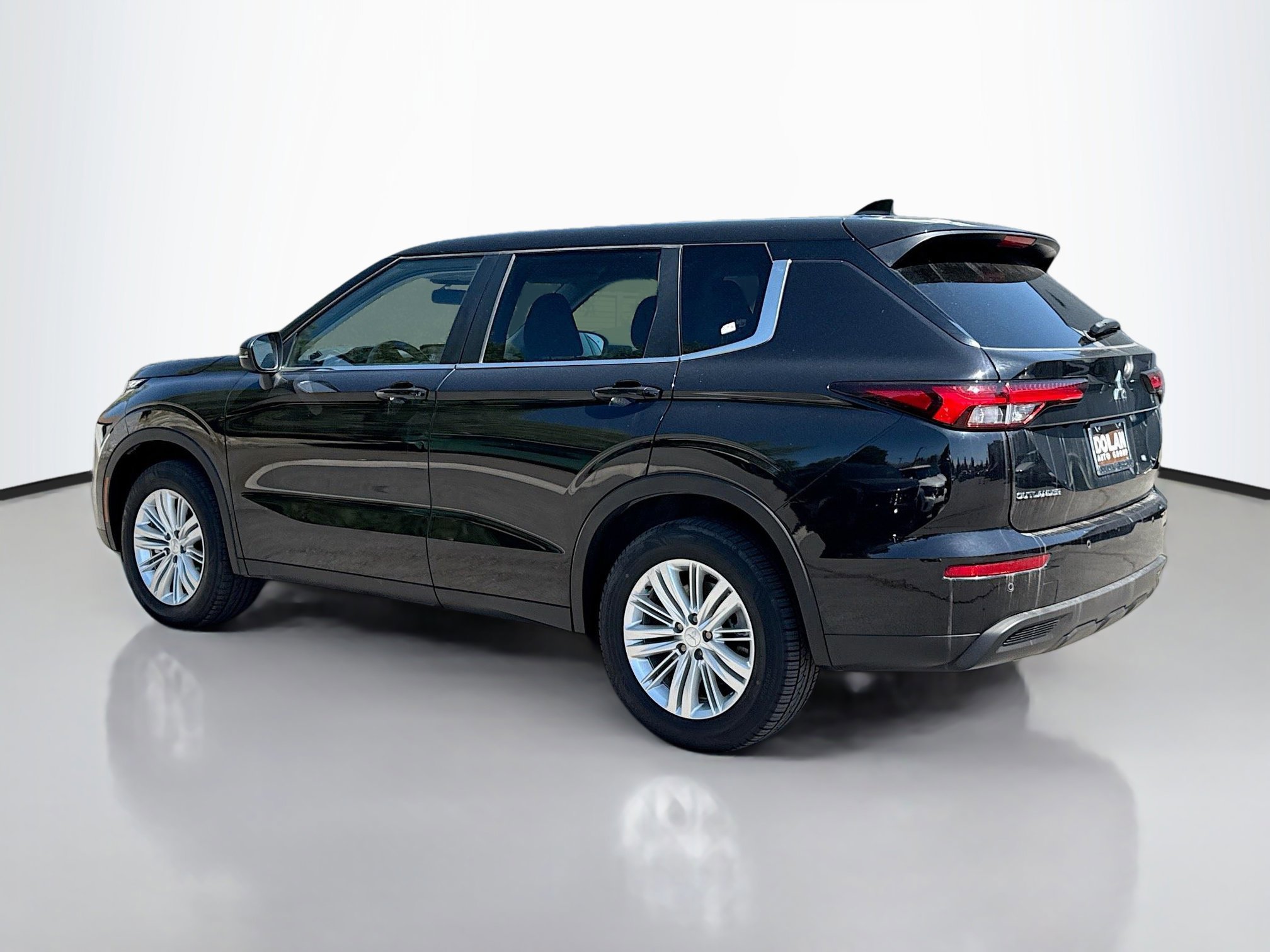 2023 Mitsubishi Outlander ES photo 3