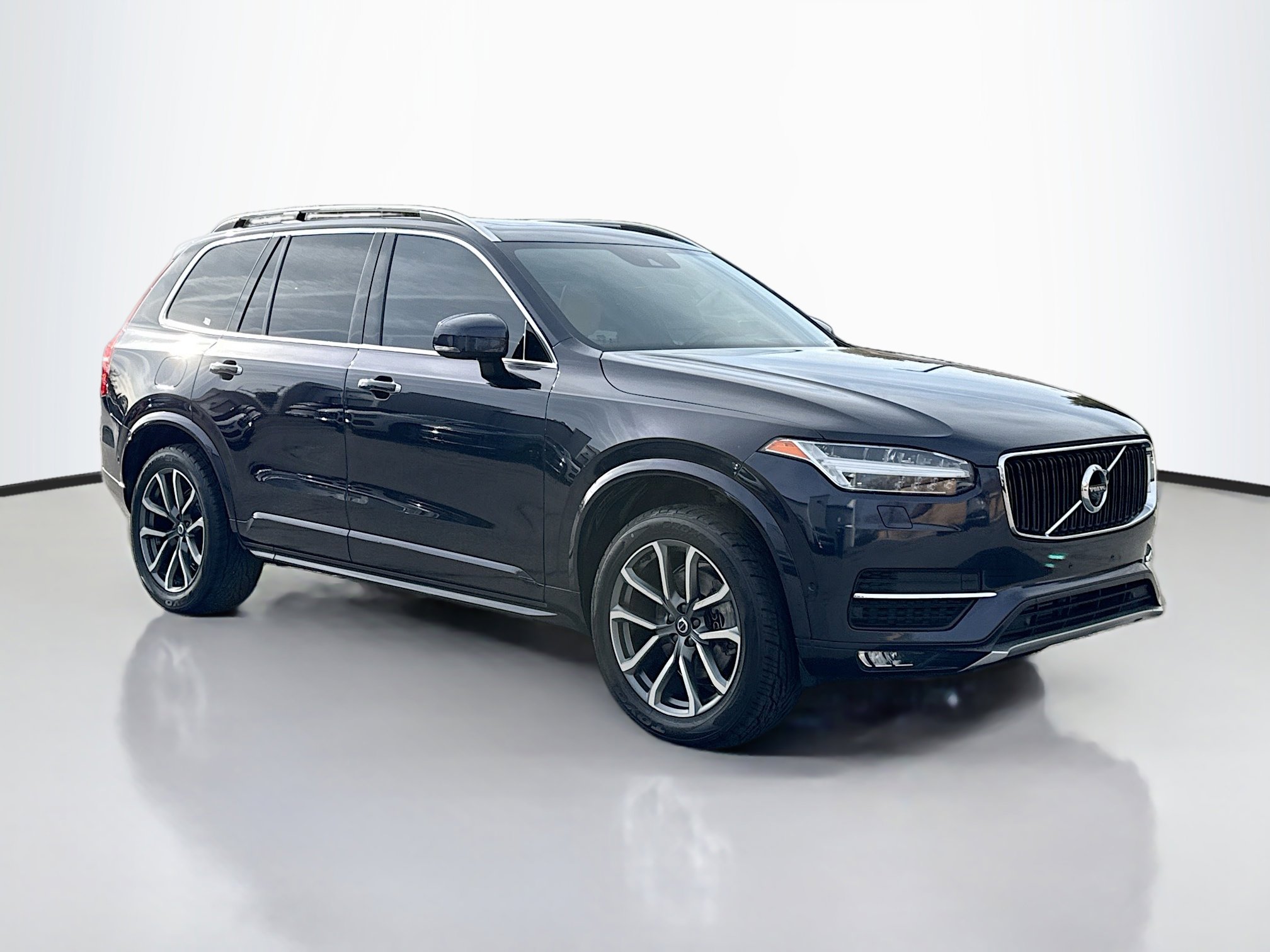 2019 Volvo XC90 Momentum's photo