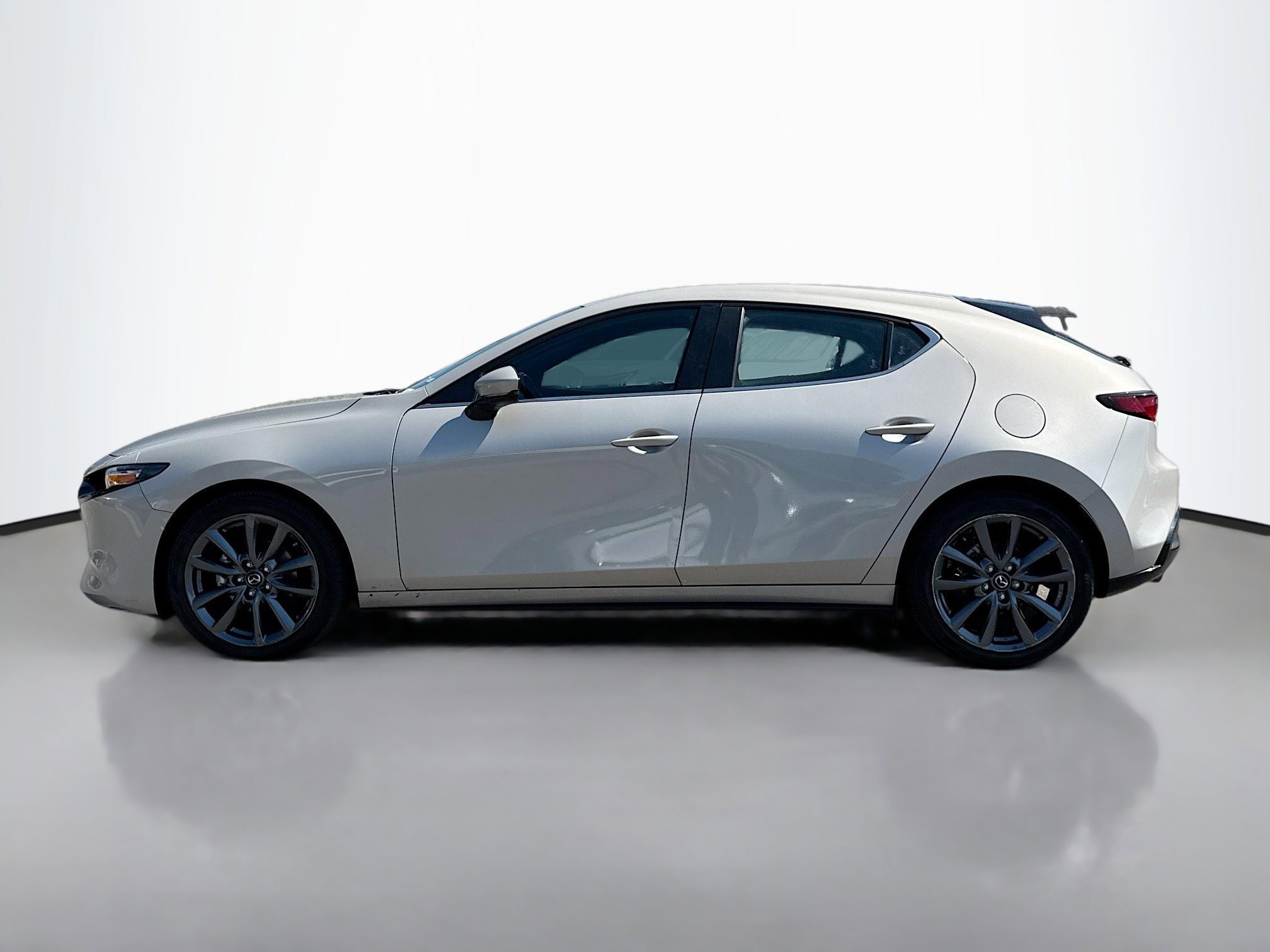 2023 Mazda Mazda3 2.5 s Preferred Hatchback photo 2