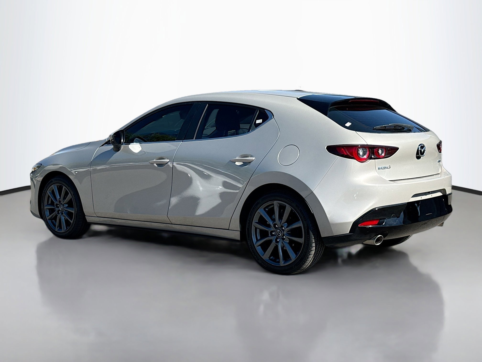 2023 Mazda Mazda3 2.5 Select Hatchback photo 3