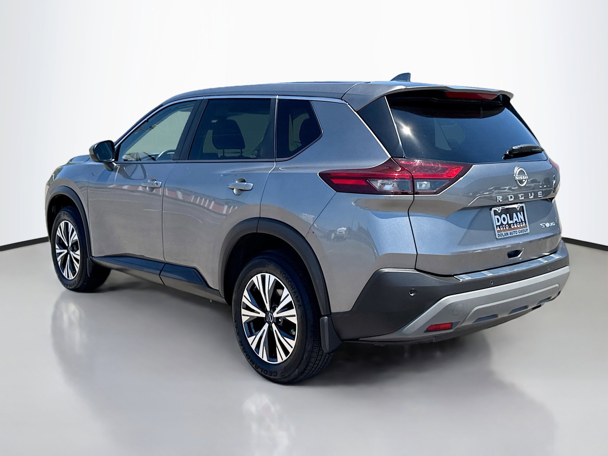 2023 Nissan Rogue SV photo 3
