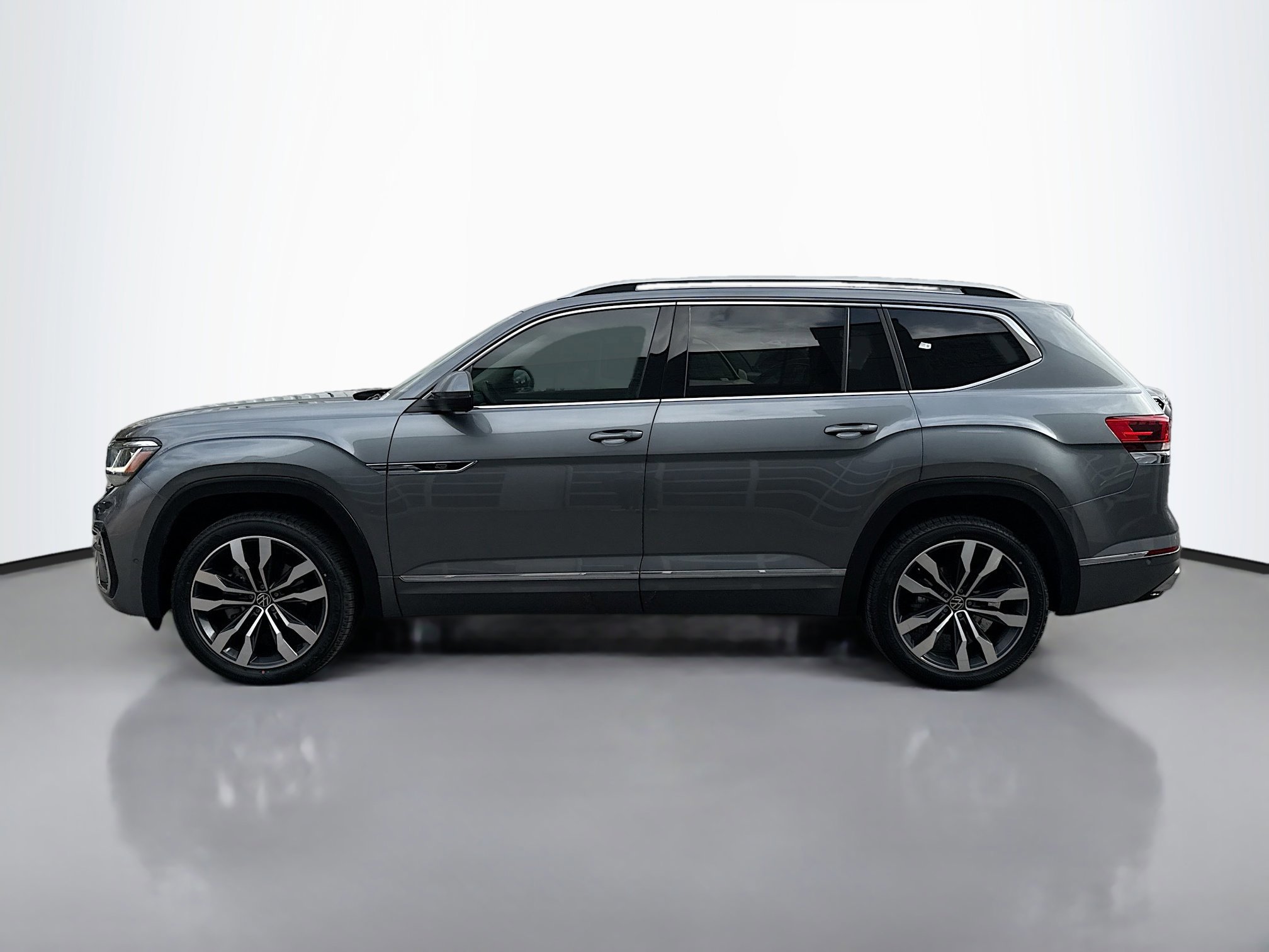 2022 Volkswagen Atlas V6 SEL Premium R-Line photo 2