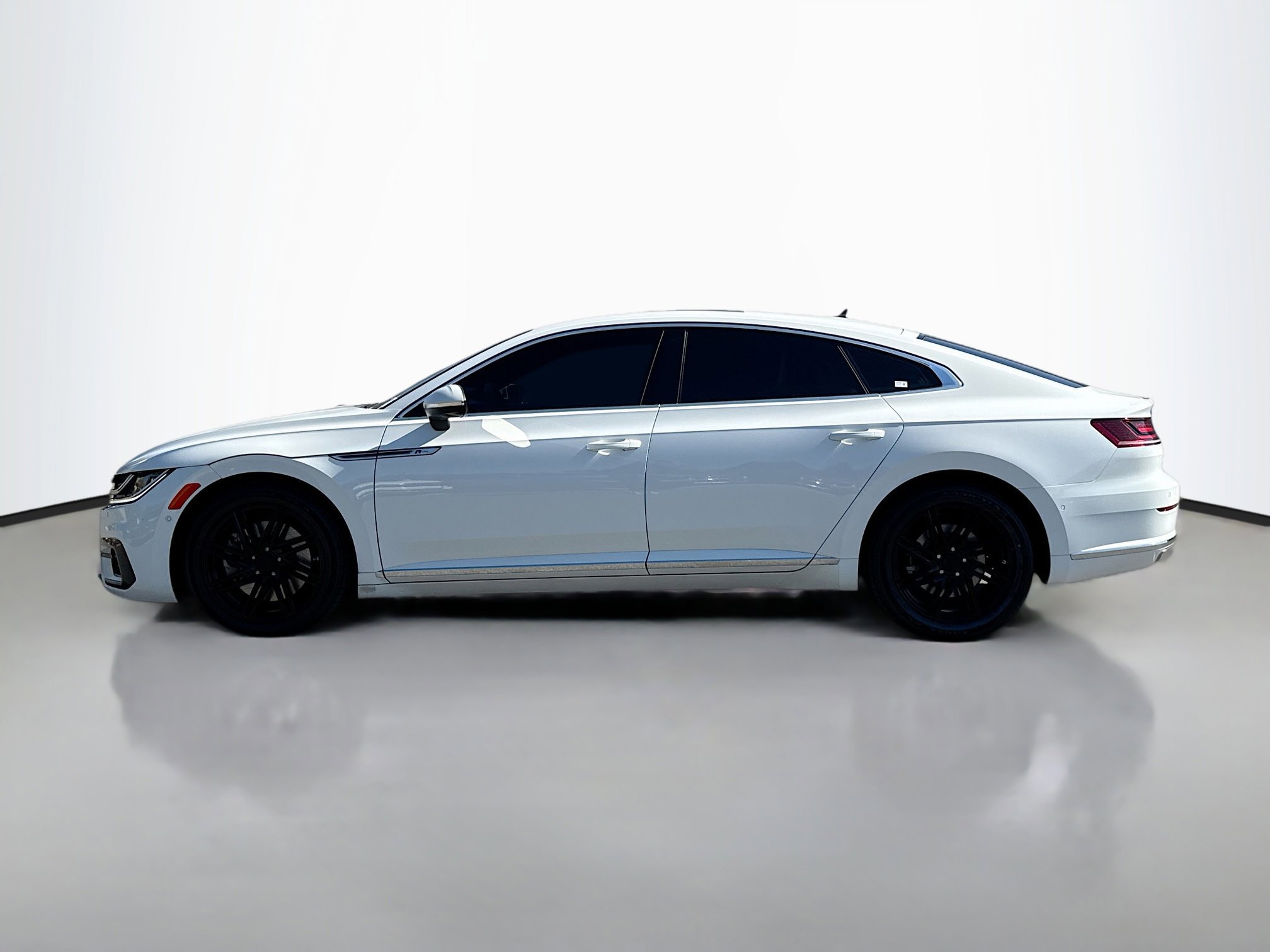 2019 Volkswagen Arteon SEL Premium R-Line photo 2