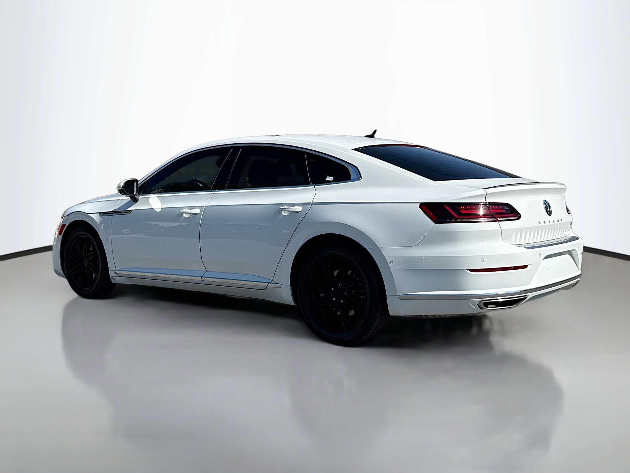 2019 Volkswagen Arteon SEL Premium R-Line photo 2
