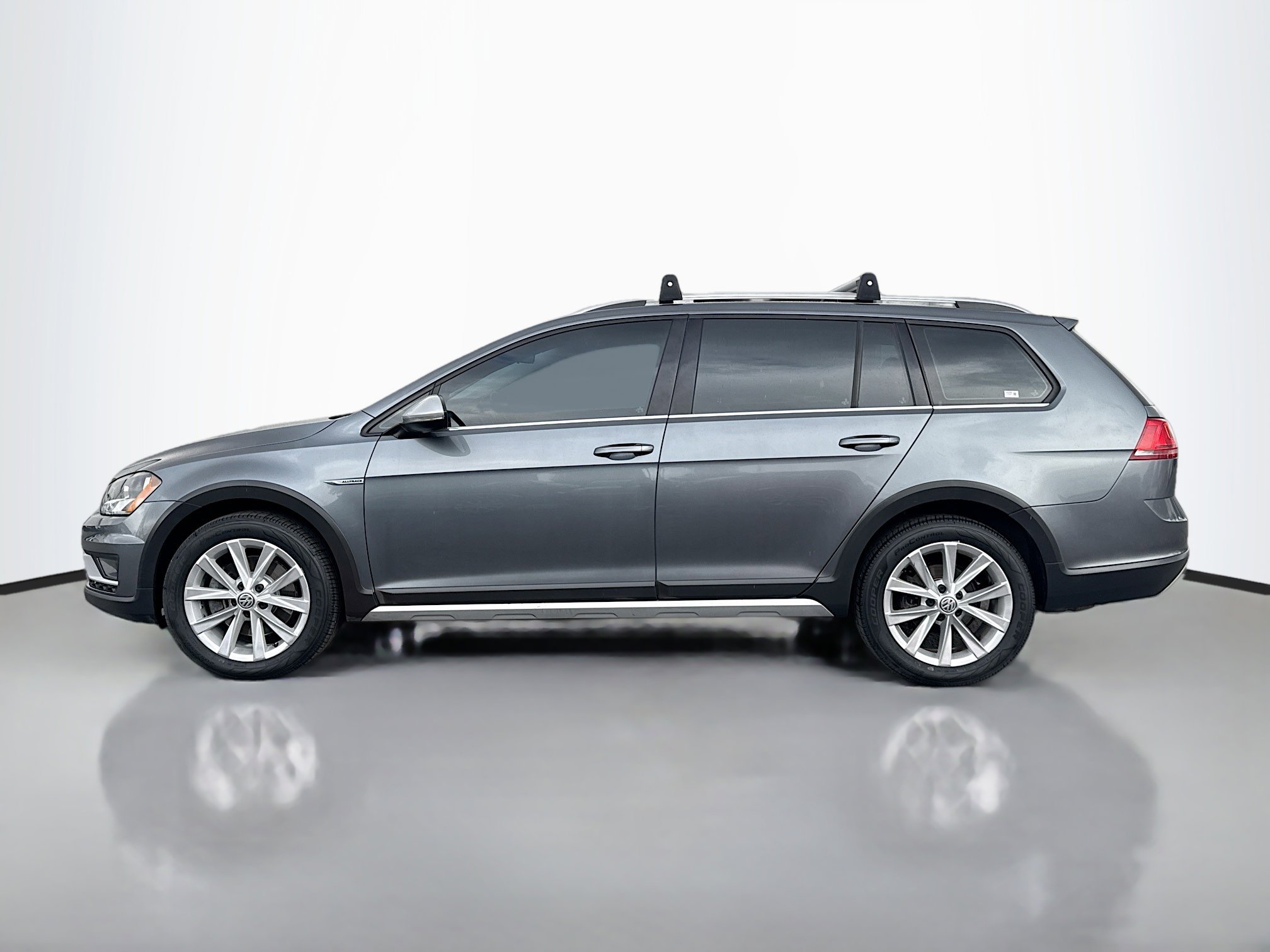 2017 Volkswagen Golf Alltrack photo 3