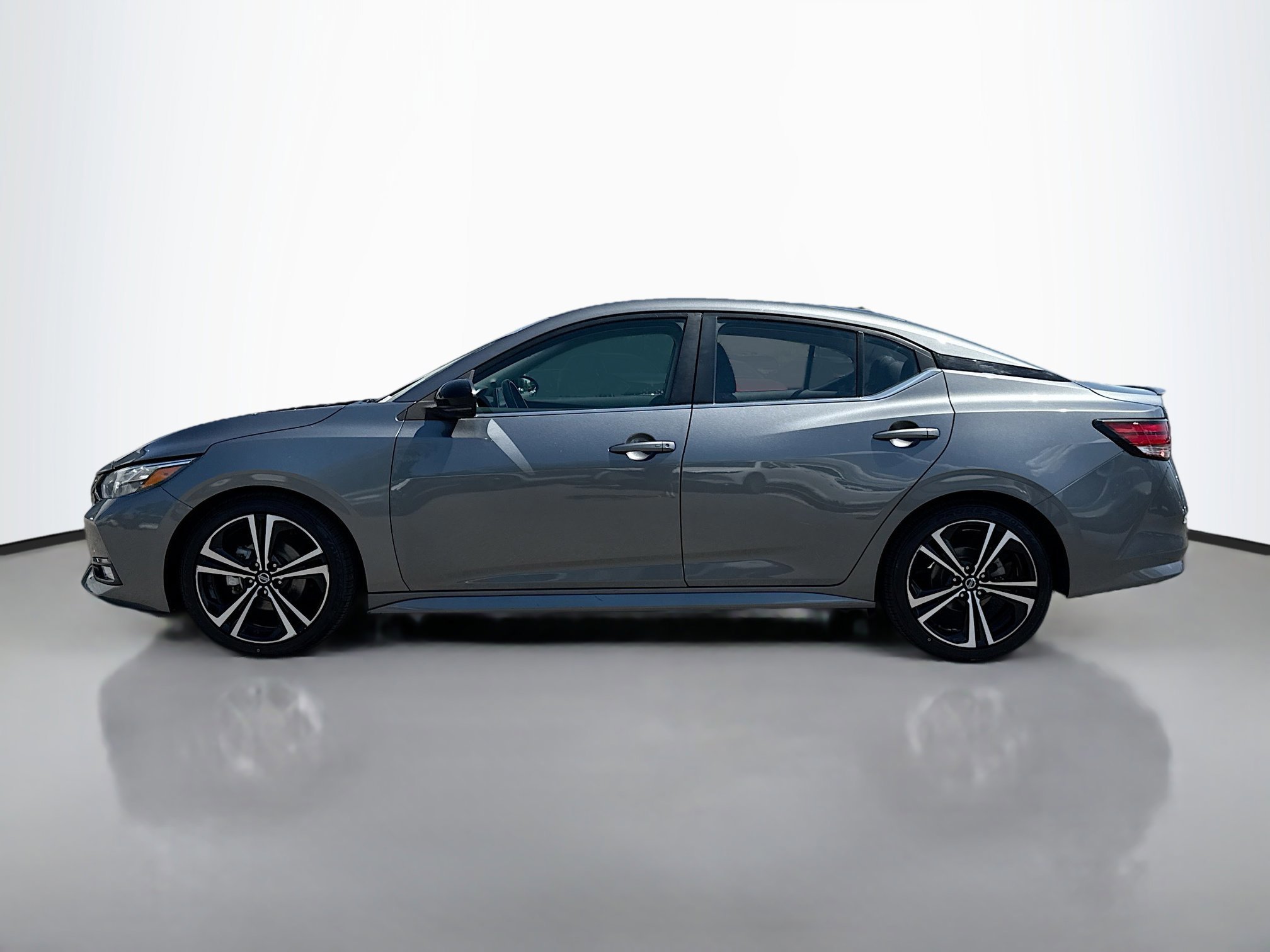 2022 Nissan Sentra SR photo 2