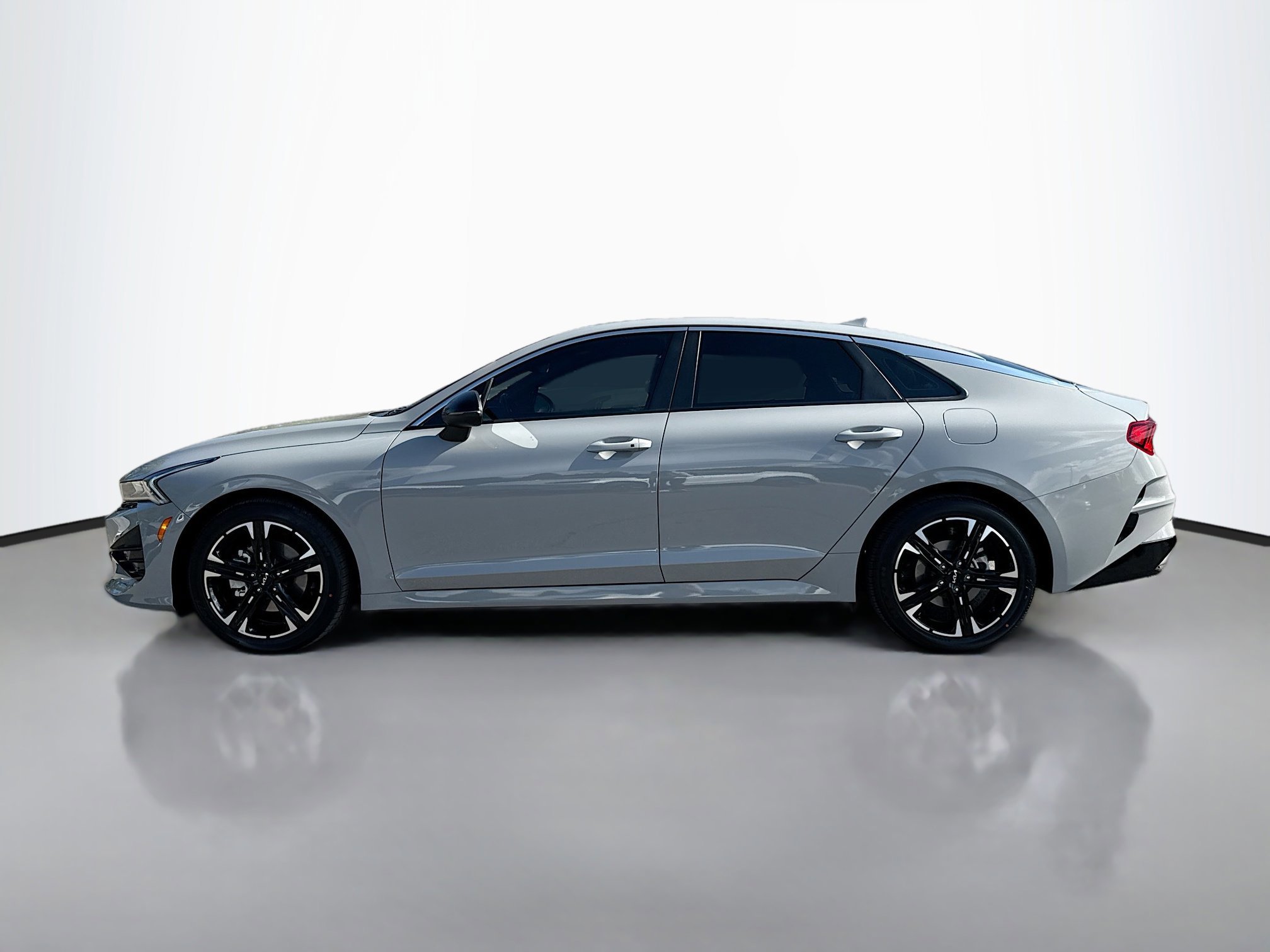 2023 Kia K5 GT-Line photo 2