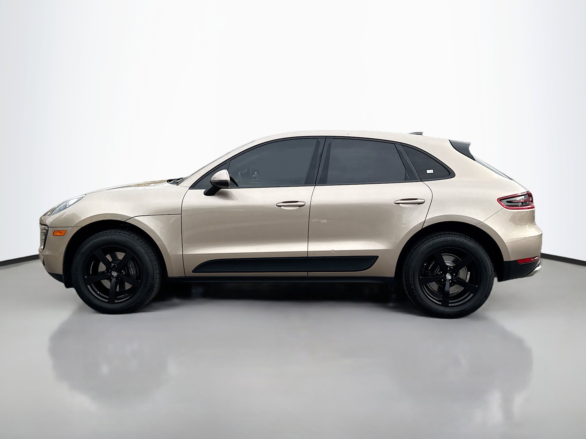 2018 Porsche Macan Base photo 2