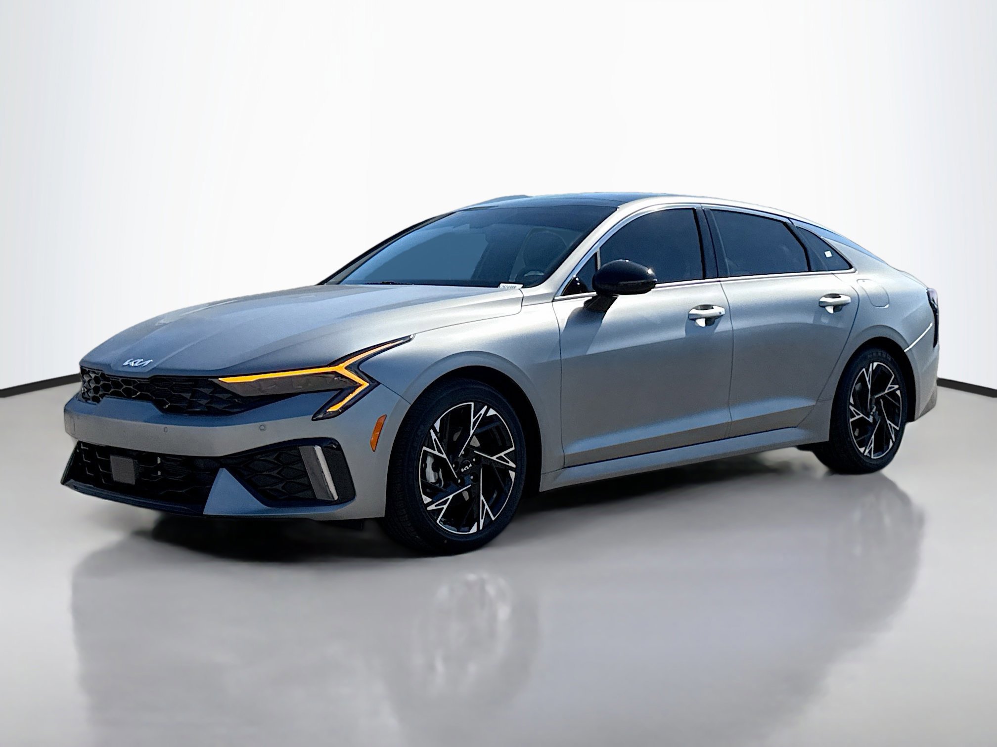 2025 Kia K5 GT-Line photo 4