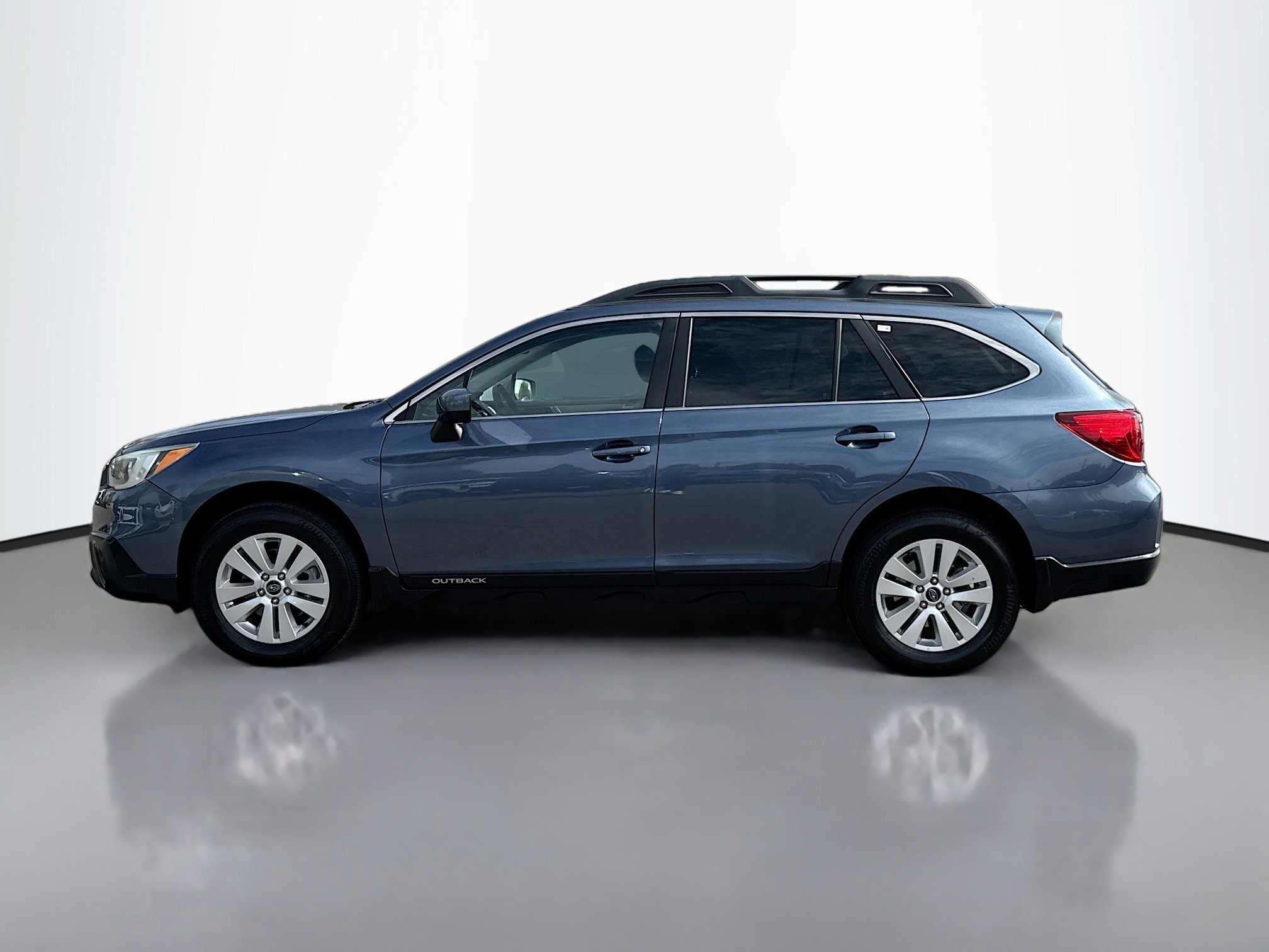 2016 Subaru Outback 2.5i Premium photo 2