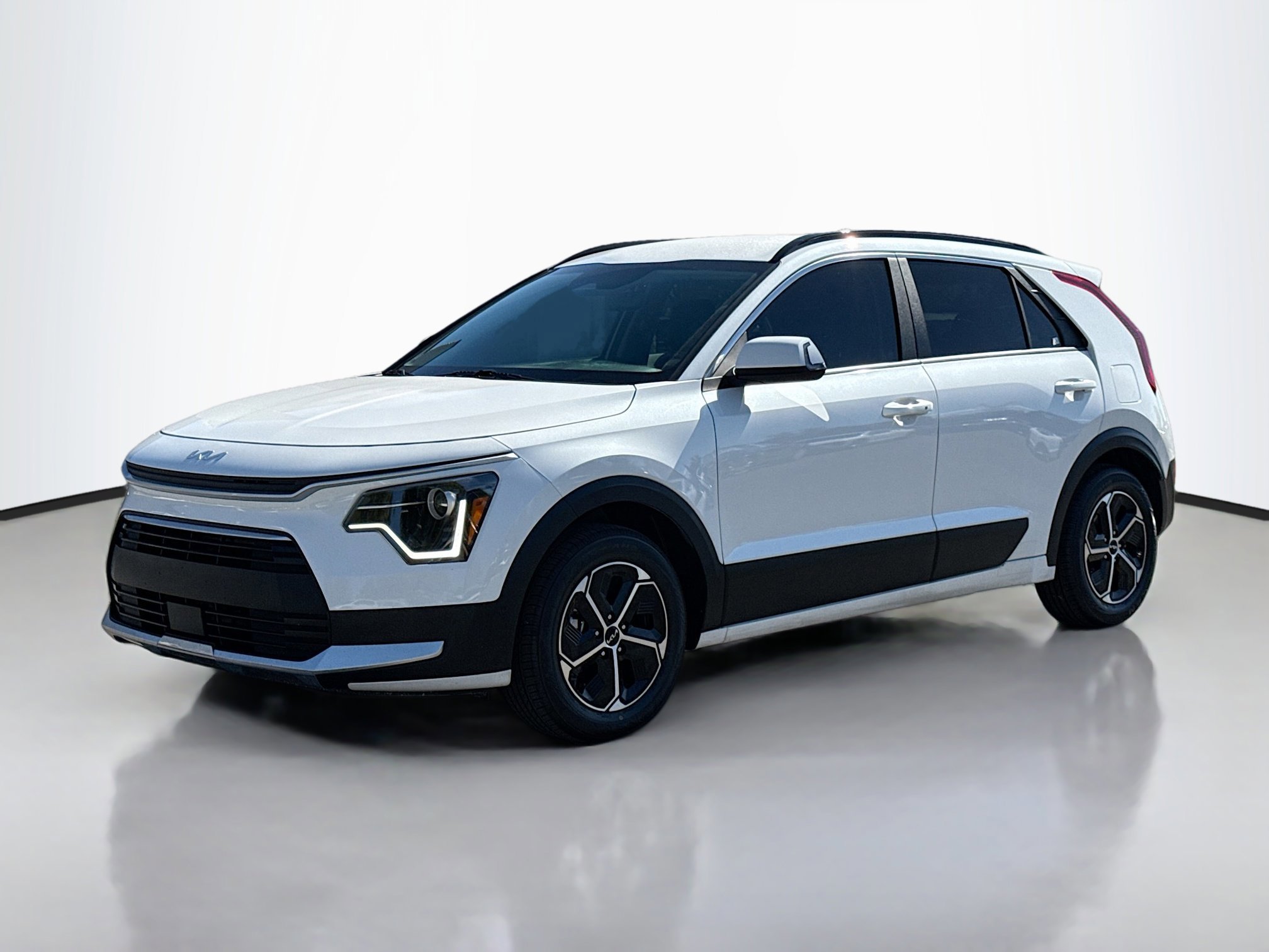 2024 Kia Niro EX photo 2