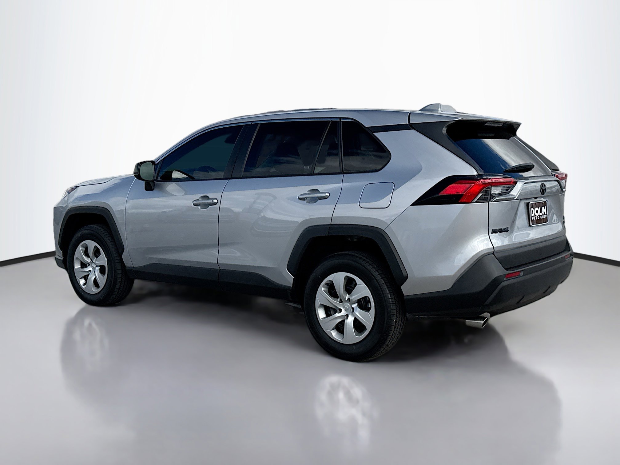 2022 Toyota RAV4 LE photo 2