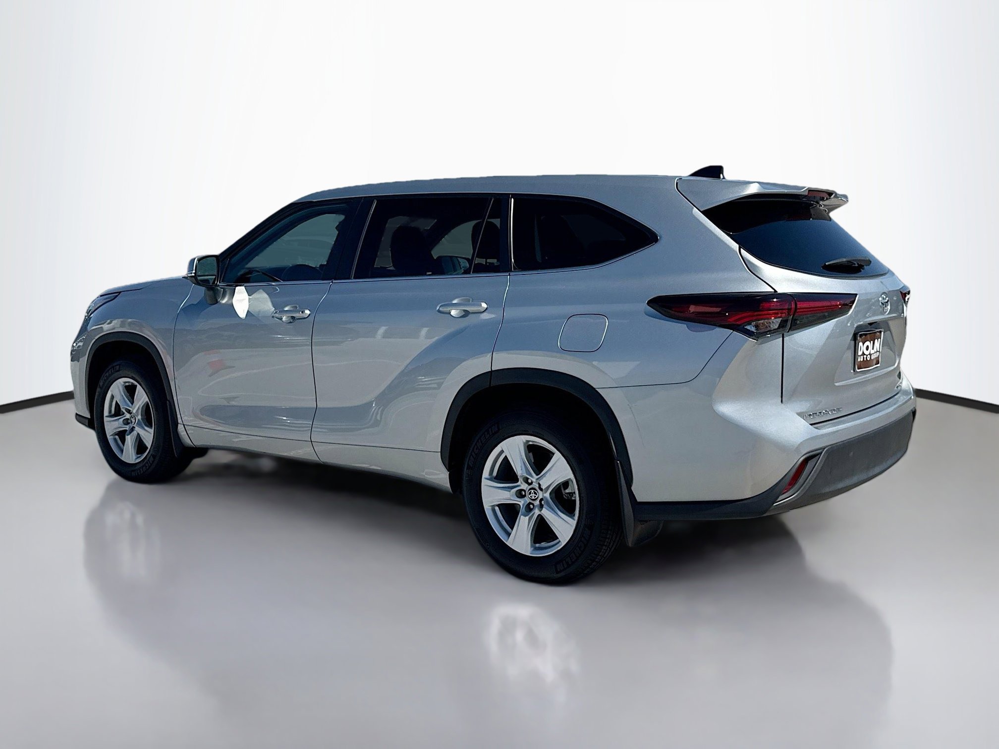 2024 Toyota Highlander LE photo 4