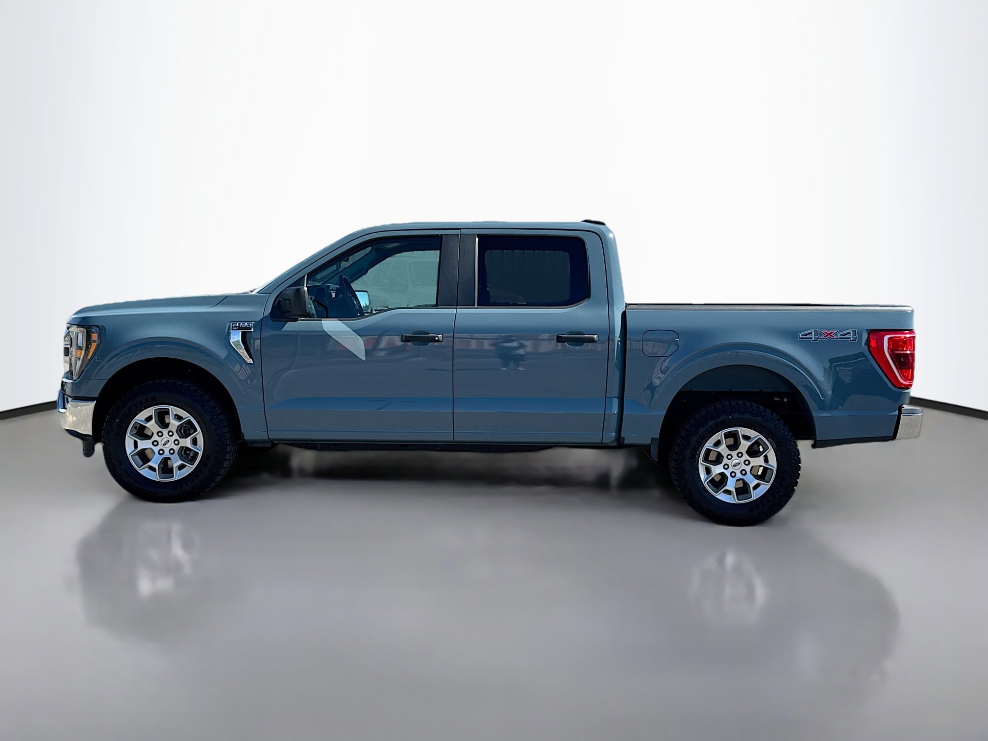 2023 Ford F-150 XLT photo 2