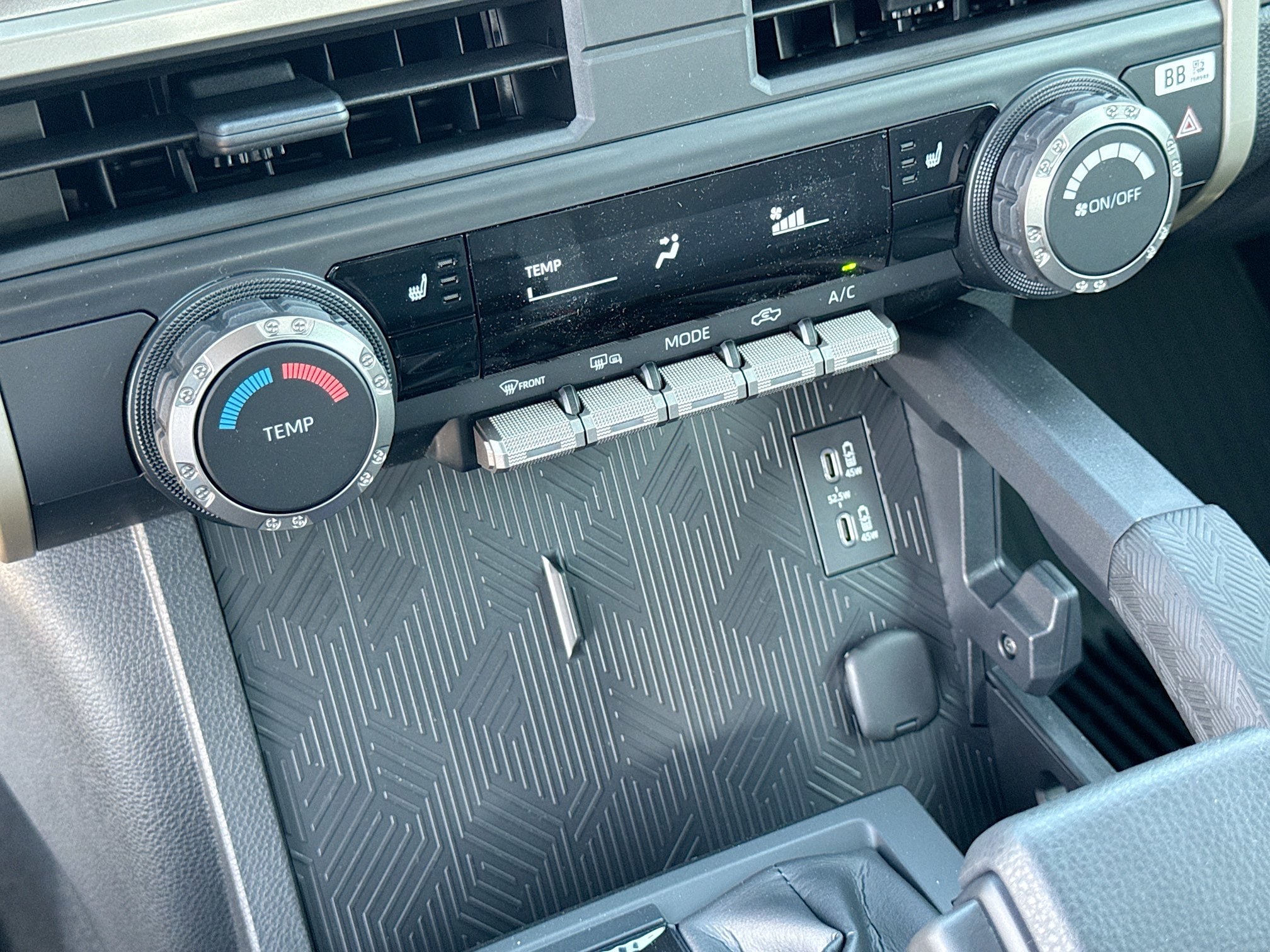 2025 Toyota Tacoma SR5 - Photo 20