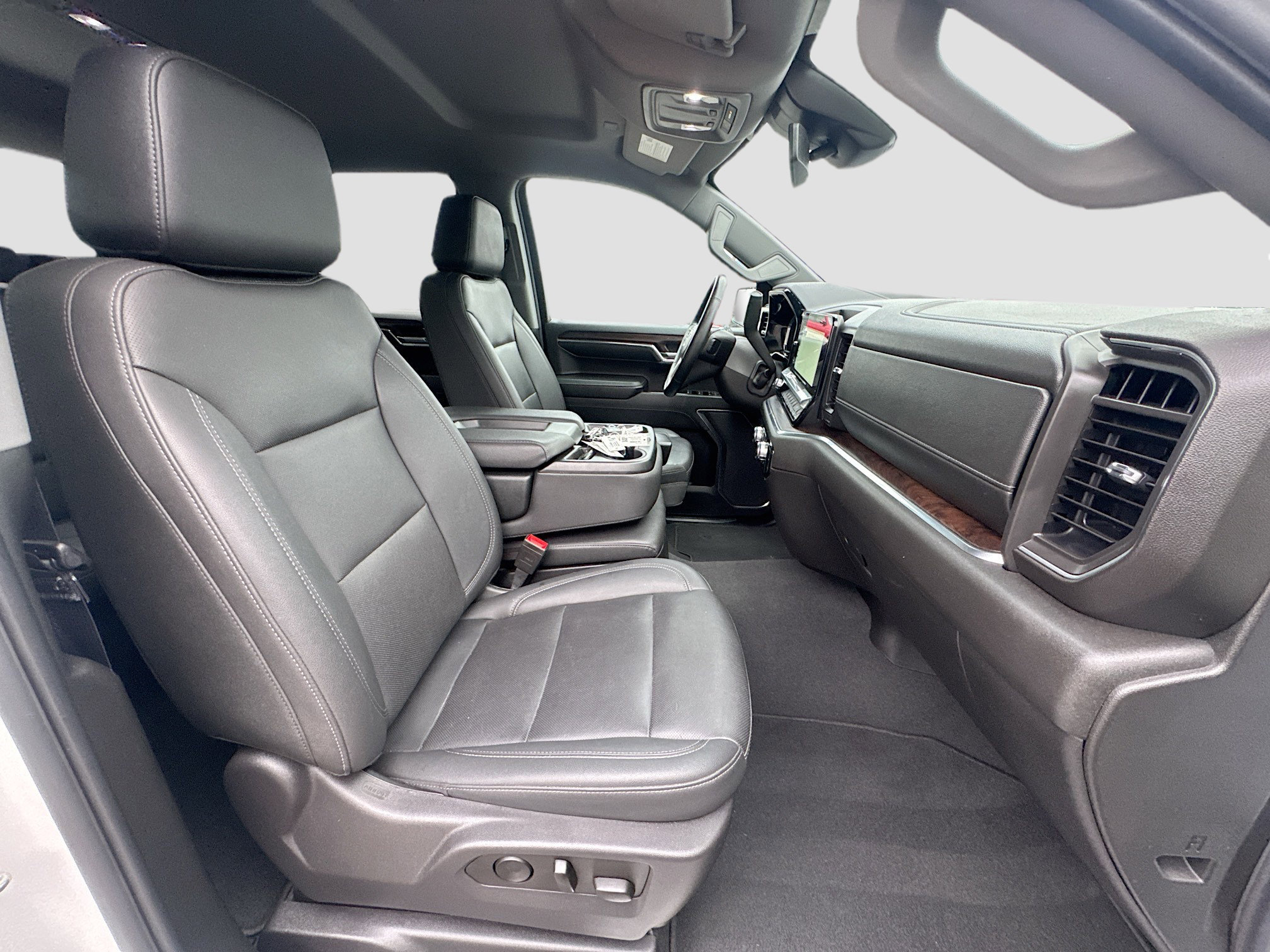 2024 GMC Sierra 1500 SLT - Photo 23
