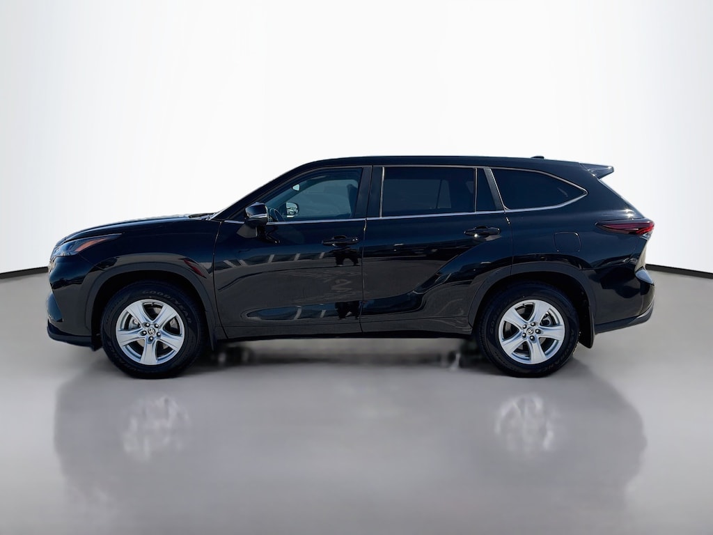 Used 2025 Toyota Highlander LE SUV