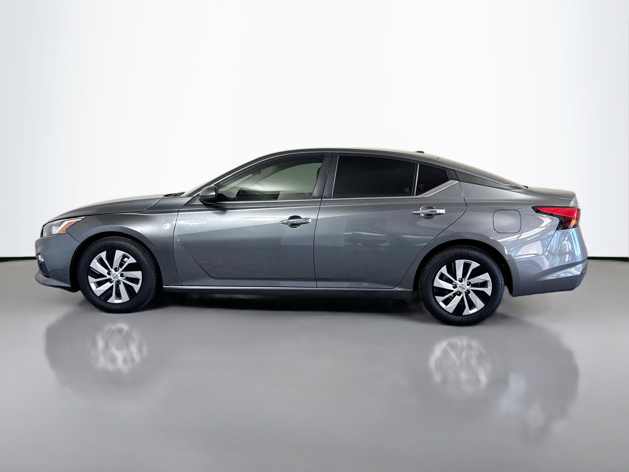 2019 Nissan Altima 2.5 S photo 3