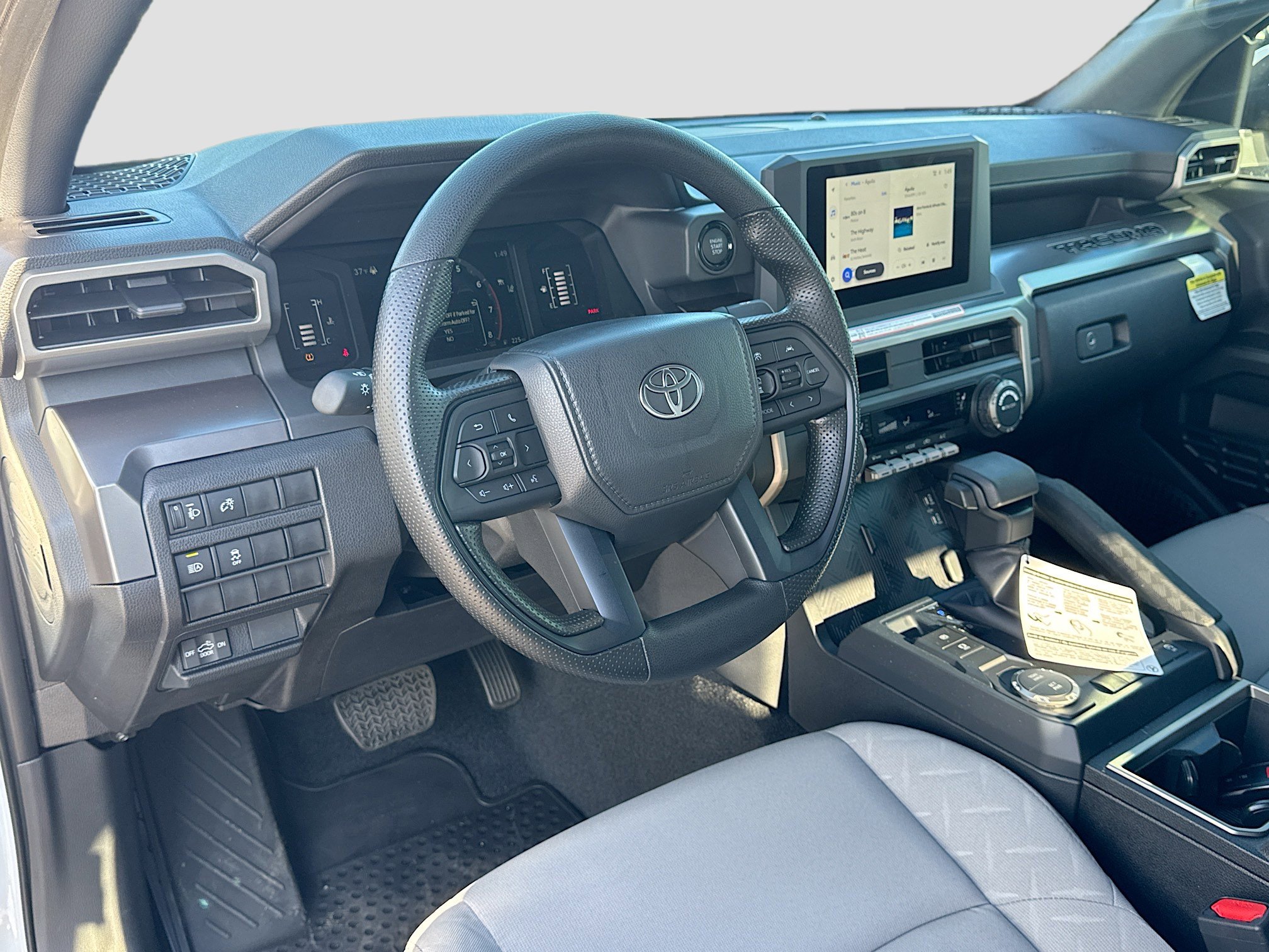 2025 Toyota Tacoma SR5 - Photo 7