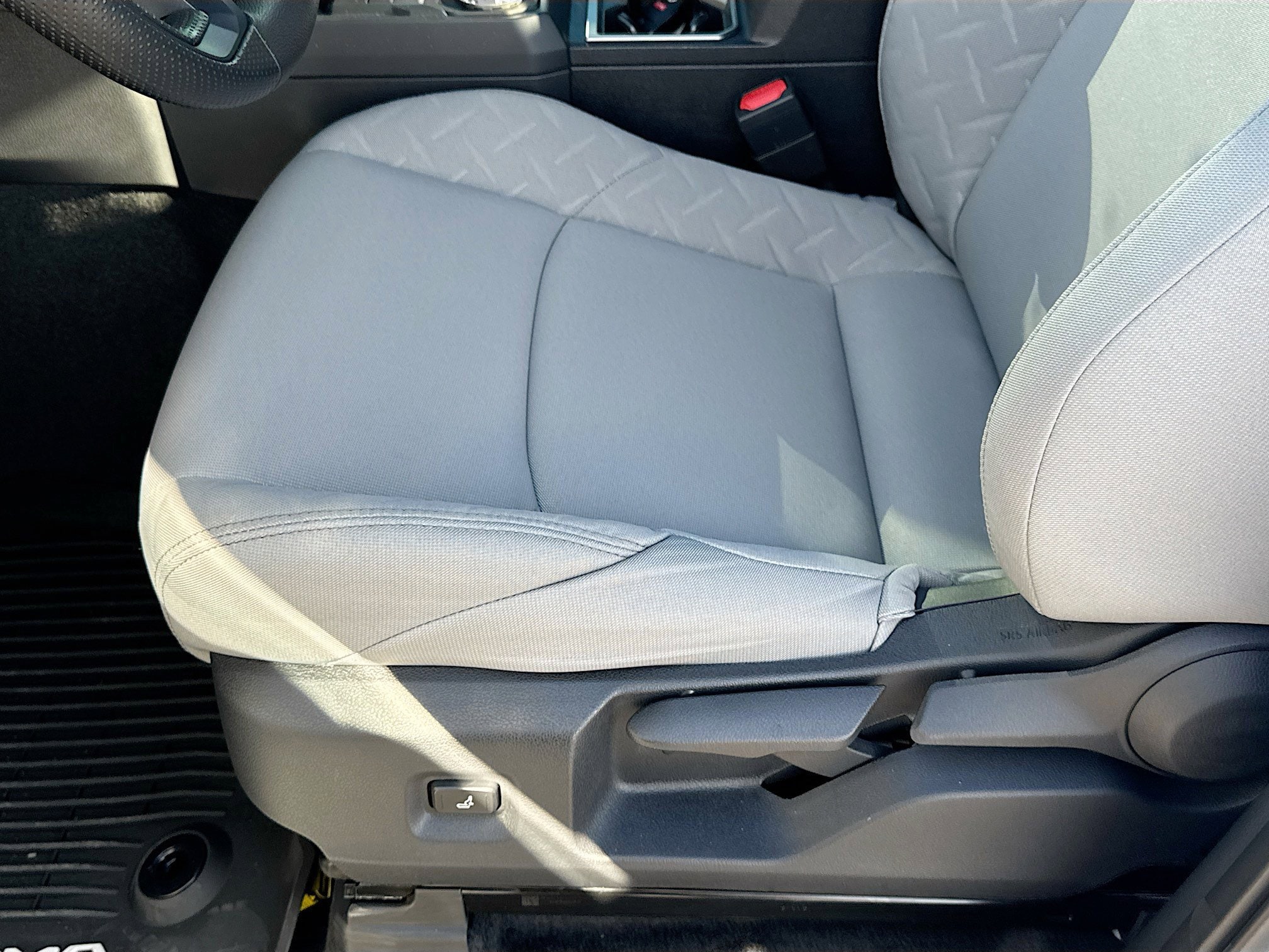 2025 Toyota Tacoma SR5 - Photo 25