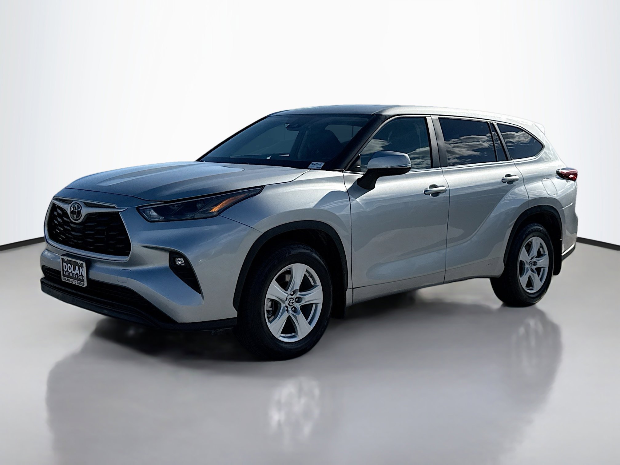2024 Toyota Highlander LE photo 2