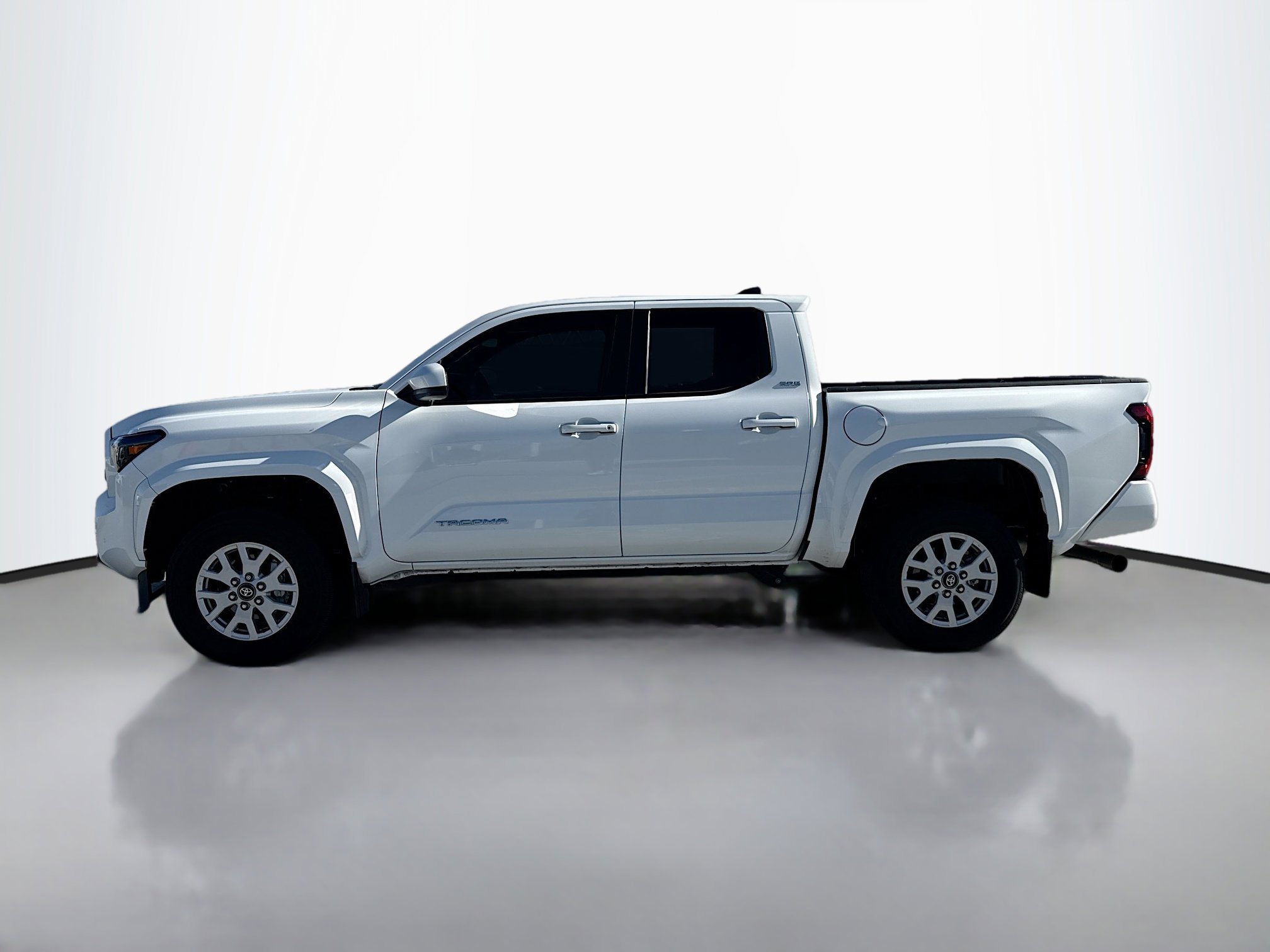 2024 Toyota Tacoma SR5 photo 3