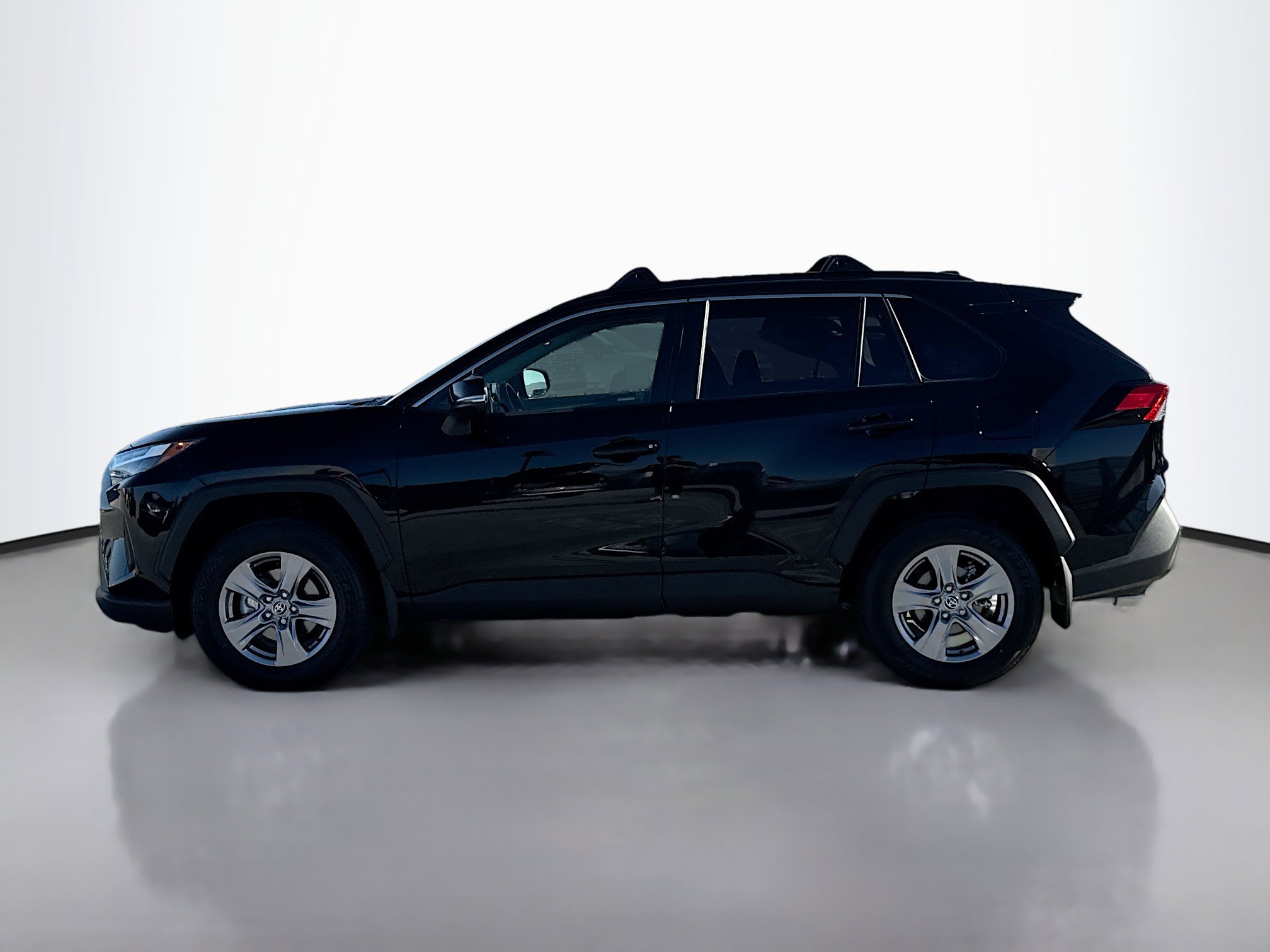 2025 Toyota RAV4 Hybrid LE photo 3