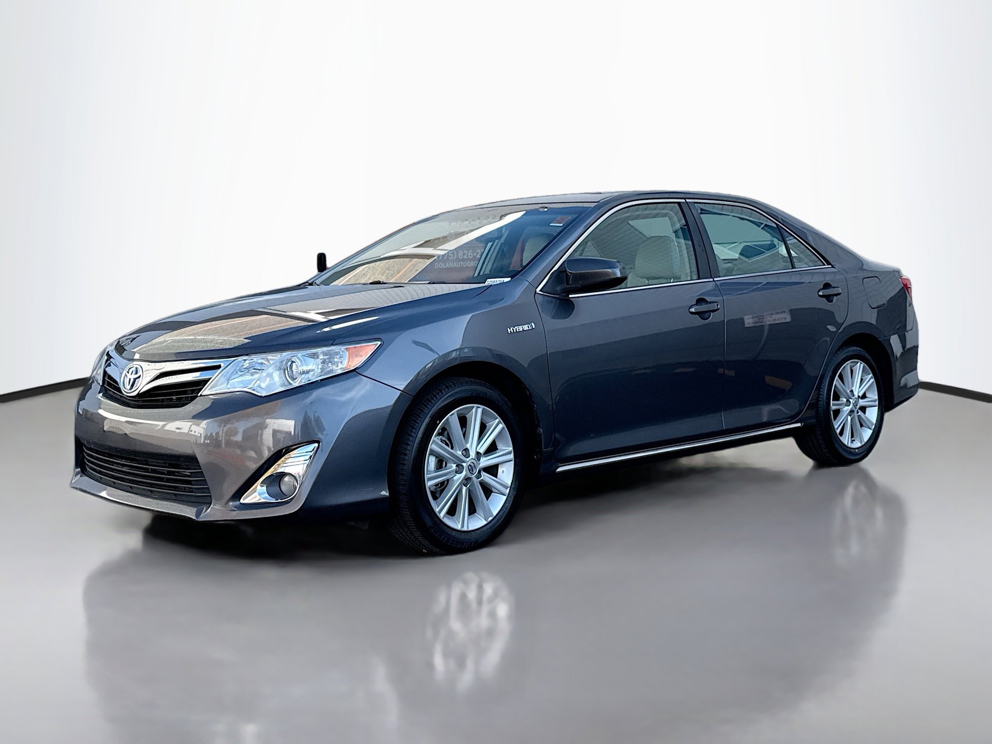 2014 Toyota Camry Hybrid XLE photo 2