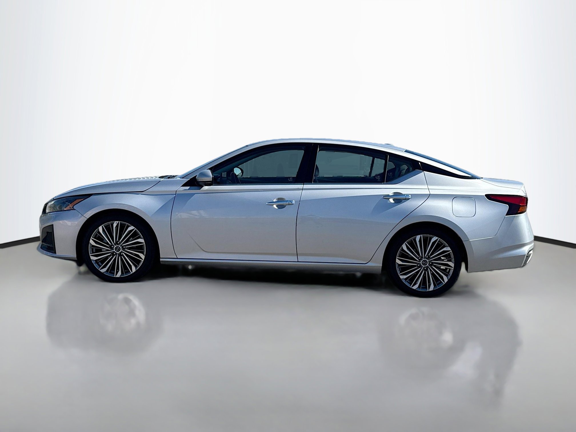 2023 Nissan Altima 2.5 SL photo 3