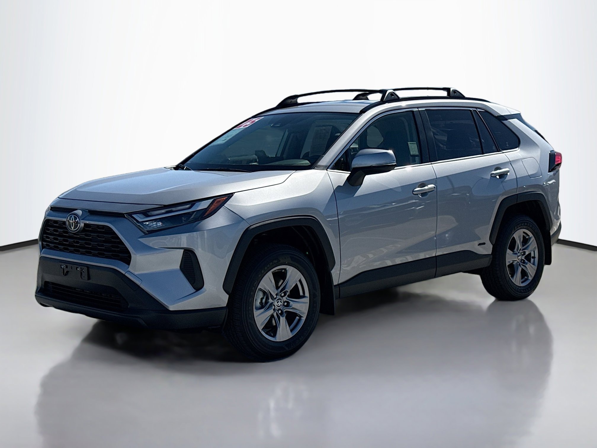 2025 Toyota RAV4 Hybrid LE photo 2